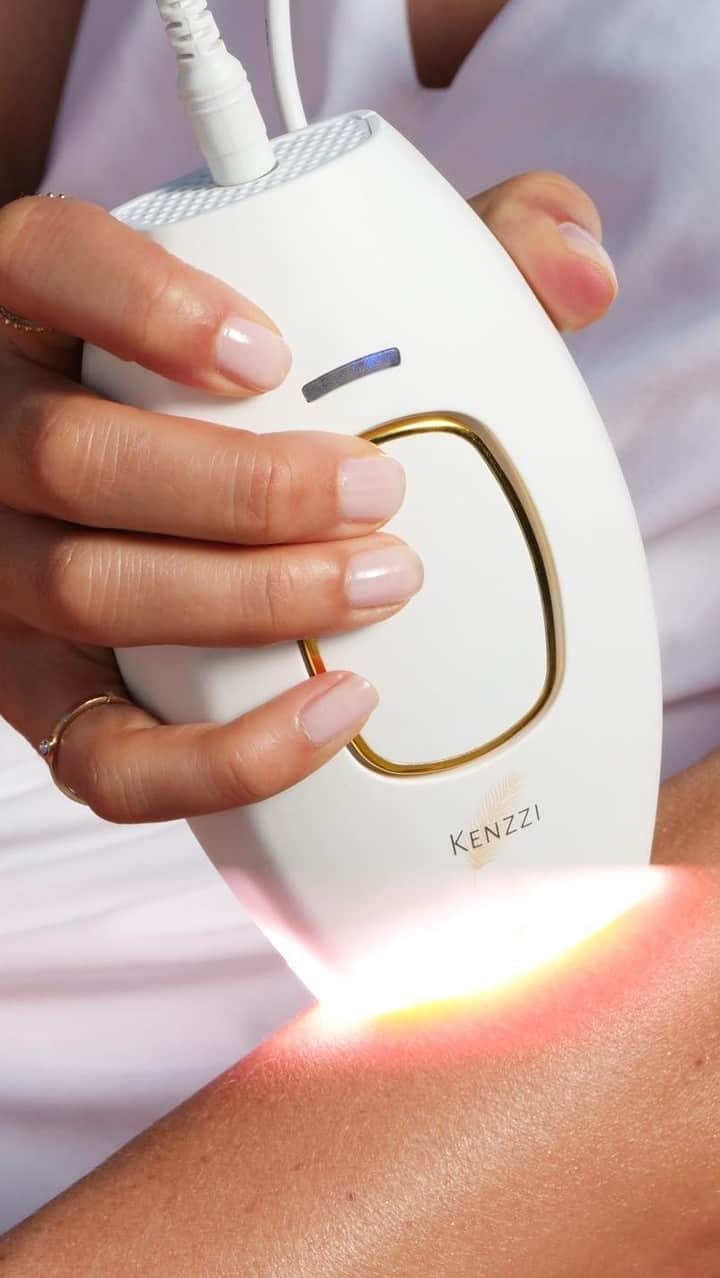 C.O. Bigelowのインスタグラム：「Introducing the newest member of our lineup: @kenzzi! 🌟 With thoughtfully designed devices that are compact and ergonomic, fitting comfortably in your hand, 🖐️ Kenzzi revolutionizes at-home IPL hair removal. 💫 Experience the freedom of professional-quality hair removal in the comfort of your own home. 😍」