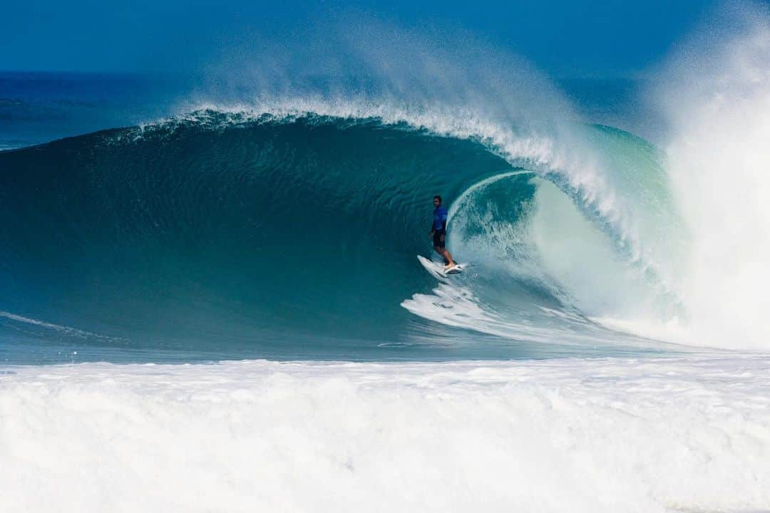 ジェレミー・フローレスのインスタグラム：「This week we all won 🙏🏼 That’s what surfing is all about, giving what the fans want, sharing waves with friends & giving back to the community… Huge thank you to everyone who made this incredible week happen. Merci à tout les partenaires, au public, aux copains, c’était vraiment une semaine très spéciale ❤️. . 📸: @benpotier @quiksilver_festival @quiksilver」