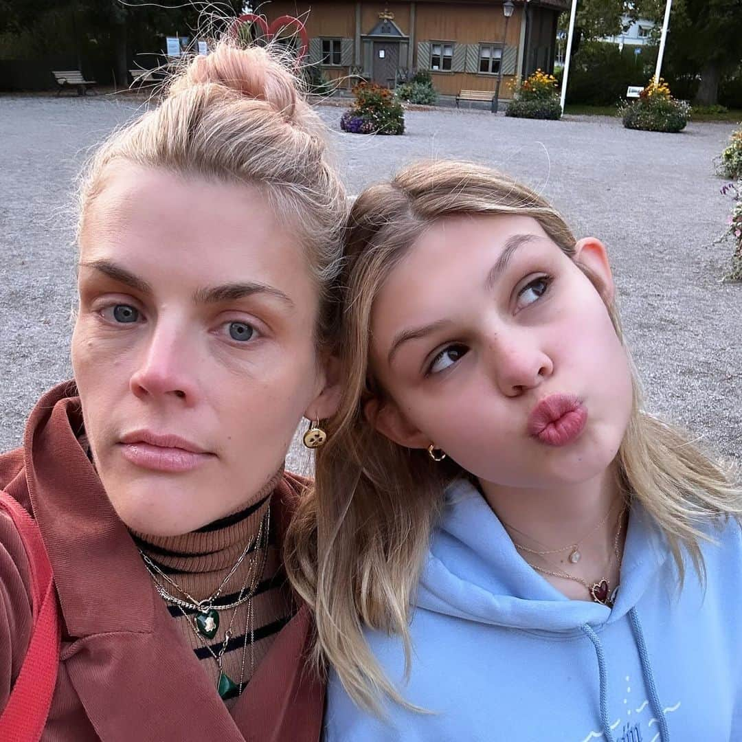 ビジー・フィリップスさんのインスタグラム写真 - (ビジー・フィリップスInstagram)「1. just 2 people whose RBFs rival some of the all time greats 2. my girl reunited with her fav fleece( @karlawelchstylist X @eddiebauer we’re waiting for the next collab!) 3. favorite teenager 4. the moon 5. the scariest scarecrow people in all of Sweden? 6. i mean i do think the place really agrees with me(also I’m obsessed with this @argent fit) 7. these weirdos 8. tea and cookies and plants and light 9. i think the hardest thing you have to do as a parent is listen to your kids and it’s also one of the only really important things you have to do. sometimes you have to listen to their actions. and maybe it’s so hard because you spend so much time when they’re really little asking them to listen to you. there are a few times when i wish i had listened to Birdie sooner about what she was needing. but then again, maybe those times let us really hear what she was saying she wanted and felt she needed in order to thrive now. i don’t know. sometimes i think there’s no way to know if you’re doing anything right ever really. But this face made me feel like it’s better than all right and it’s maybe, in fact, great ❤️ 10. little person」10月3日 1時55分 - busyphilipps