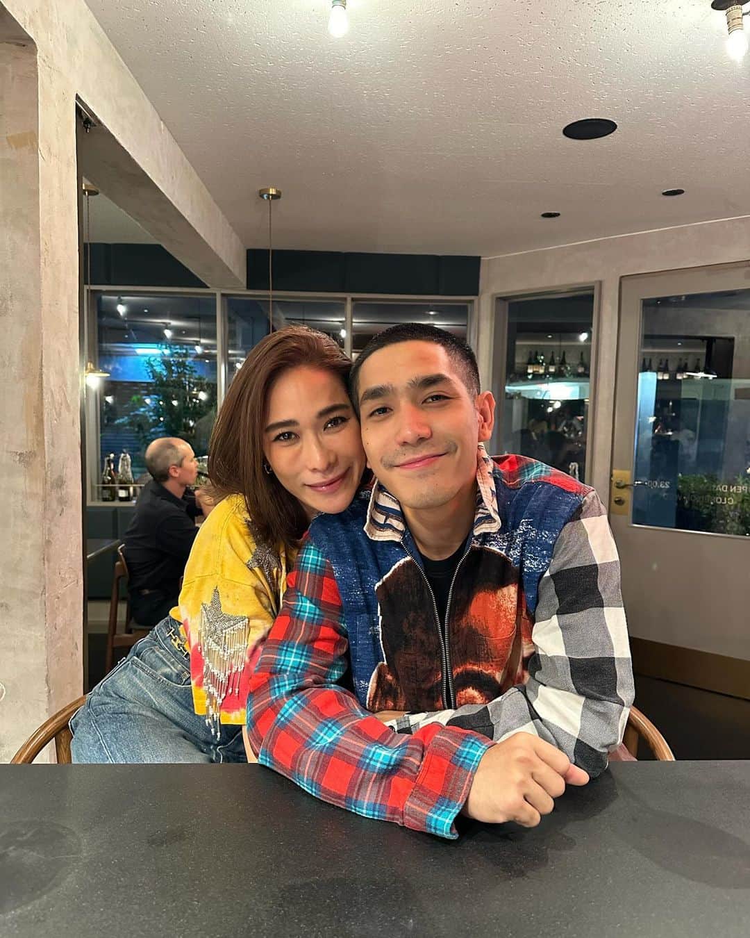 Laila Boonyasakのインスタグラム：「Happy birthday นะจ๊ะที่รัก พลอยขอให้โต้งมีความสุข และสมหวังทุกสิ่งที่โต้งอยากได้นะจ๊ะ พลอยจะอยู่ดูแลโต้งไปตลอดนะ พลอยรักโต้งมากๆนะคะ ที่สุดแล้ว 🤍🤍🤍🦭🦭🤍🤍🤍」