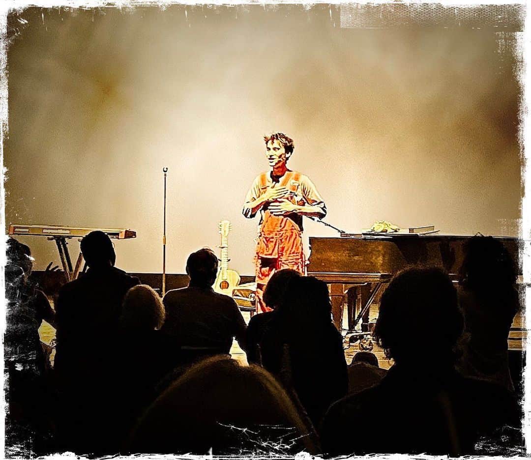 ロブ・モローさんのインスタグラム写真 - (ロブ・モローInstagram)「Mesmerizing & rapturous. Never seen/heard anything like @jacobcollier #UCSB」10月3日 2時26分 - officialrobmorrow