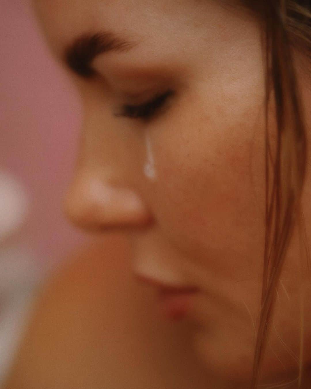 Amber Fillerup Clarkのインスタグラム：「I wanted to make a sad girl playlist for our cd series so me and David made “tears” out of hot glue for the cover pic 🥲 this is my sulk in your sadness playlist that I lovvvvvvve … link for it in @daehair stories!」