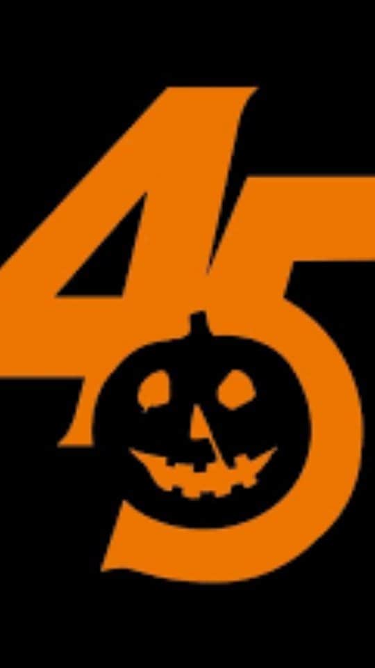ジョン・カーペンターのインスタグラム：「Having fun with Nick Castle (The Shape) and Malek Akkad at H45. It was great seeing everyone. Thank you all for coming out. I had a blast!  #halloween #michealmyers #halloween45」