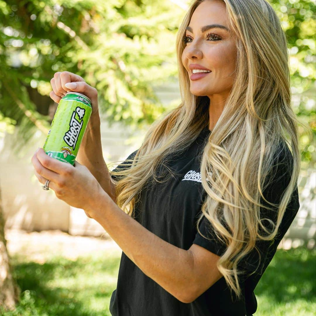 BROOKE EVERSさんのインスタグラム写真 - (BROOKE EVERSInstagram)「The only thing getting me through a Monday cardio sesh @ghostenergy code: BROOKEEVERS」10月3日 2時22分 - brookeevers