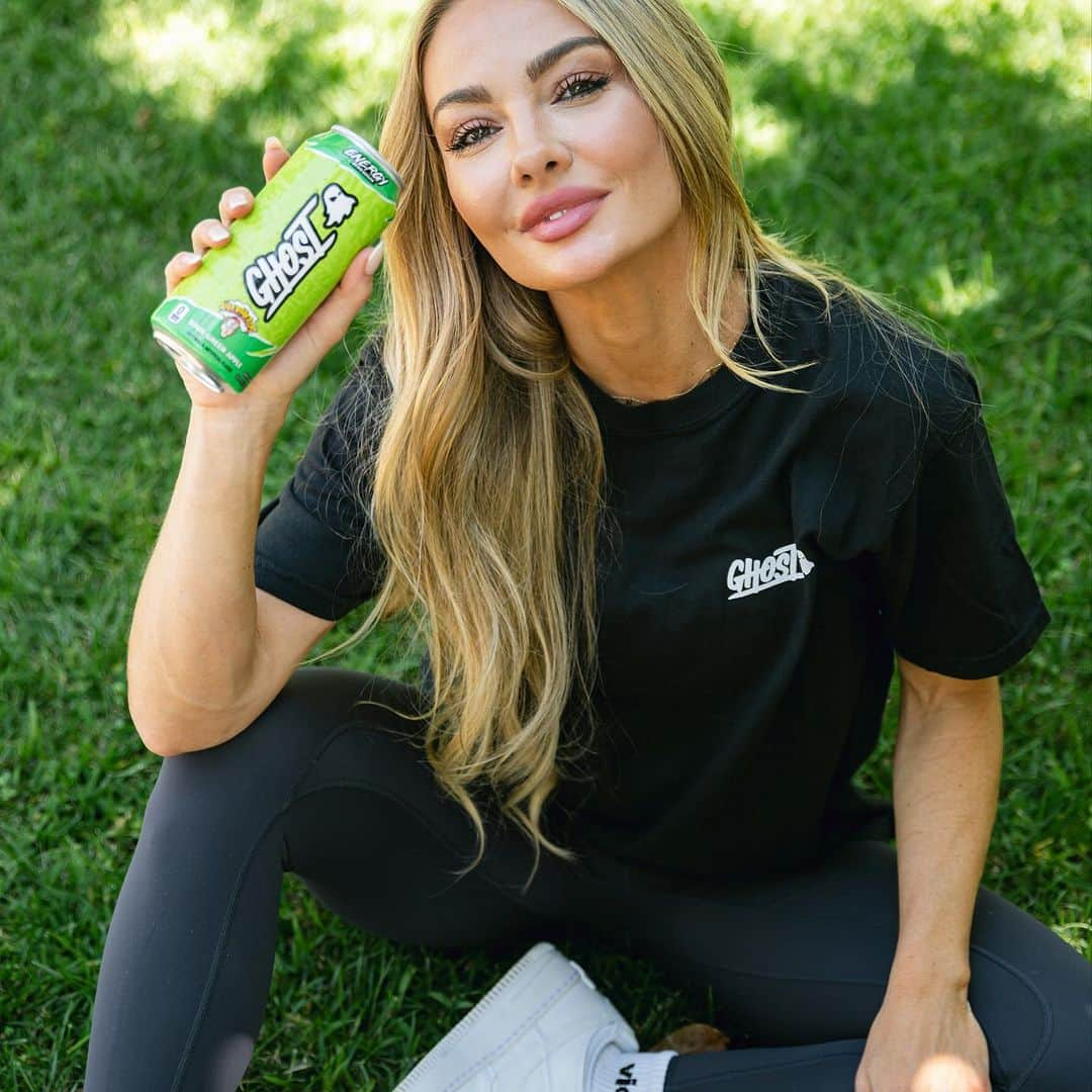 BROOKE EVERSさんのインスタグラム写真 - (BROOKE EVERSInstagram)「The only thing getting me through a Monday cardio sesh @ghostenergy code: BROOKEEVERS」10月3日 2時22分 - brookeevers