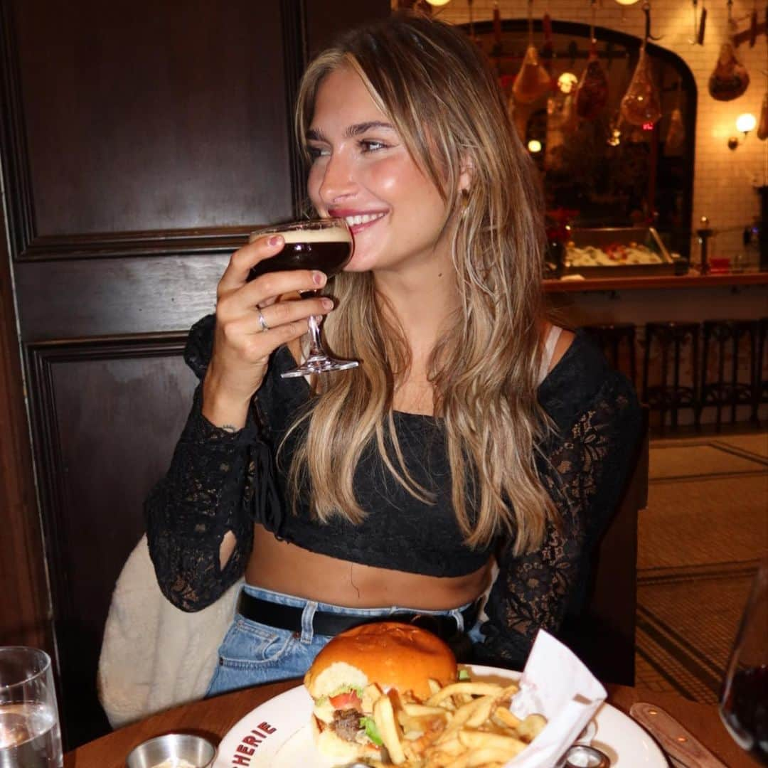 Monica Aksamitのインスタグラム：「POV: we’re on a date and all I talk about how much I love my dogs while eating French fried and espresso martinis   #extensions #boucherie #frenchfood #pinterestaesthetic #womensfashion」