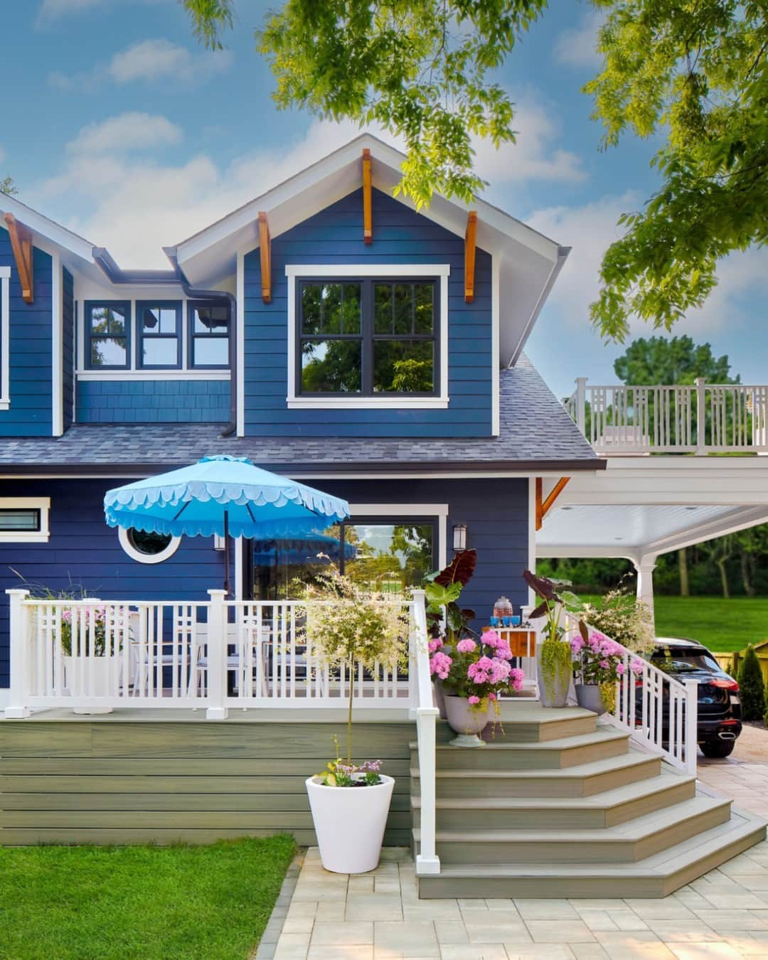 HGTVさんのインスタグラム写真 - (HGTVInstagram)「📣 It’s here!! 📣 The HGTV Urban Oasis 2023 sweepstakes, an $850K prize package, is now open. 🏆  Enter twice daily, once at HGTV.com and once at FoodNetwork.com, now through 11/21 for your chance to win this charming, Southern-inspired escape in Louisville, Kentucky PLUS an all-new 2023 Mercedes-Benz GLC SUV and $50,000 from Viva along with a 5-year supply of the softest, most durable paper towels. 😍  📌 Pro tip: The last 5 winners entered the sweepstakes every day. Sign up for email reminders so you’ll never miss a day! All the info is at our link in bio. 👈🏽  No purchase necessary. Ends 11/21. See hg.tv/UO for rules.」10月3日 2時30分 - hgtv