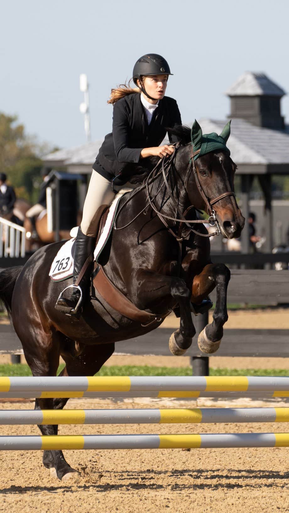 ブリジット・マルコムのインスタグラム：「Just hit one year of jumping 🥰 here’s to many more! So thankful for @marybast7 & @swanlakestablesllc - it’s been such a fun year ❤️❤️」