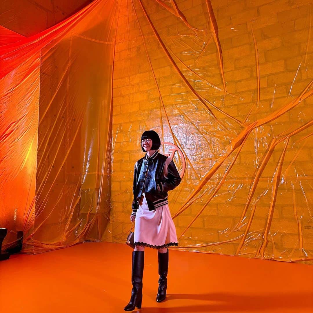 ペ・ドゥナのインスタグラム：「Thank you incredible @nicolasghesquiere for such a beautiful show today❤️‍🔥 it was magical #LV2024SS @louisvuitton」