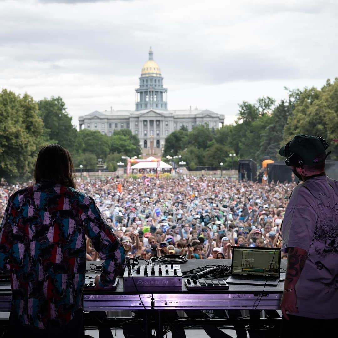 Zeds Deadさんのインスタグラム写真 - (Zeds DeadInstagram)「The 4th Annual Deadbeats Backyard Jamboree returns to Civic Center Park in Denver on July 4th! Cannot wait to be back for our biggest party of the year with 3 stages of music, dunk tanks, bouncy castles, food trucks, the infamous hot dog eating competition and so much more in 2024!   Previous Jamboree ticket buyers will have access to a special early presale on Wednedsay 10/4 so check your emails.   Sign Up in our bio for access to the Thursday 10/5 Presale  General Onsale on Friday 10/6   more info at deadrocks.net」10月3日 3時02分 - zedsdead