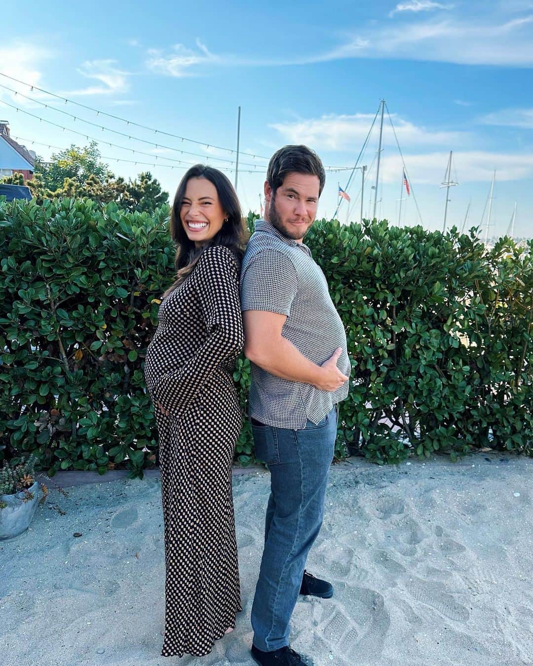 アダム・ディバインのインスタグラム：「Look we’re pregnant! Well, I’m just fat now but Chloe is all preggo with a human baby! Obviously, very exciting stuff! This will mostly be a baby page now, as I will be dedicating my life to my child in hopes he doesn’t use my decades of recorded dirty jokes against me.」