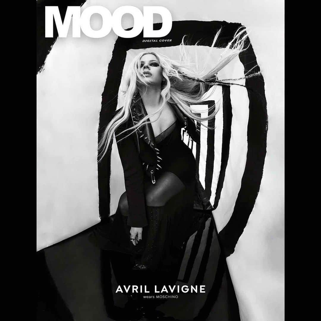 アヴリル・ラヴィーンのインスタグラム：「New cover for @mood__magazine 🤍  Photography  @anthony__giovanni  Editor in Chief / Fashion Stylist @edwin.j.ortega  Makeup @alexisoakley Hair @alanaschober Nail Tech @Victoriaon100 Avril's creative manager @laurenbateshair Fashion assistant @caseycomfort Production Assistant @andrewbarrios1 Photo assistant @_jordanframe Digital and light tech @jp___oliveira Videographer @aramisduran_ Set design @itsisaacaaron Set design assistants @char_3d_artist @mortibean Interview by @iamfabio_ PR @fullcoveragepr Location @greycardstudio」