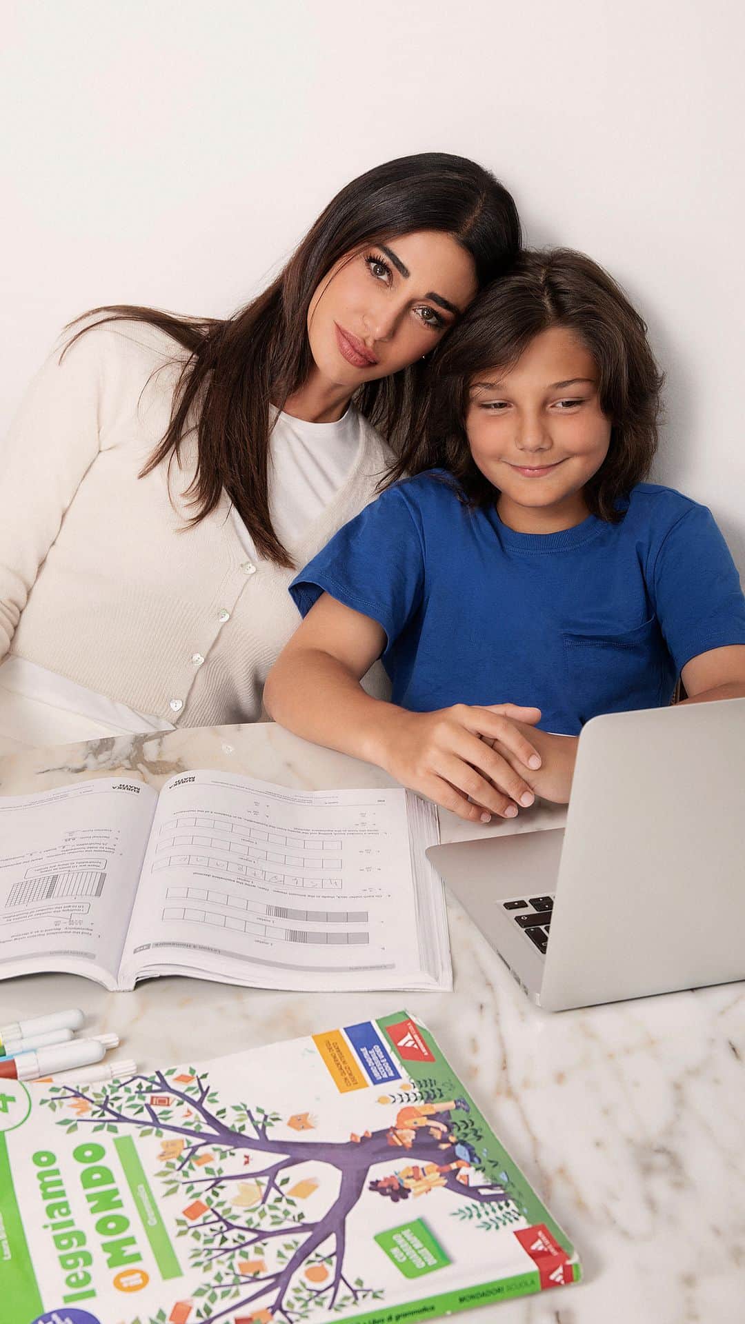 ベレン・ロドリゲスのインスタグラム：「@GoStudent_it salva mamme e papà grazie alle sue lezioni personalizzate! L’apprendimento dei nostri figli risulterà semplice e divertente!  Prova una lezione gratuita cliccando sul link in stories!  #GoStudent #Ripetizioni Ad」