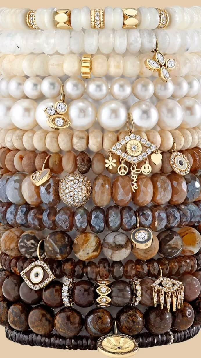 シドニーエヴァンのインスタグラム：「Meet Your Neutral Stack✨🤎 Featuring Freshwater Pearl, Moonstone, Smoky Topaz, and more! #SydneyEvan   #finejewelry #beadedbracelets」
