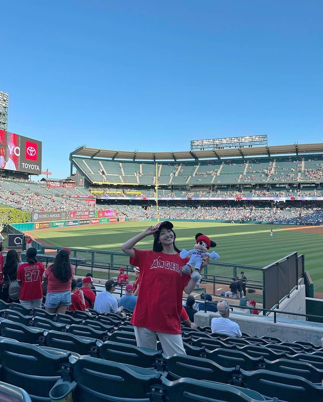 関根ささらさんのインスタグラム写真 - (関根ささらInstagram)「#angelsquad ⚾️❤️ 試合前の写真たち🫶🫶🫶 . . . . #shoheiohtani #大谷翔平 #ロサンゼルスエンゼルス #エンゼルスタジアム #losangeles #la #ロサンゼルス旅行 #ロサンゼルス生活 #ロサンゼルス観光 #ロサンゼルス留学 #losangeleslife #losangelesangels #fromjapan #japanesegirl」10月2日 18時07分 - sasarasekine