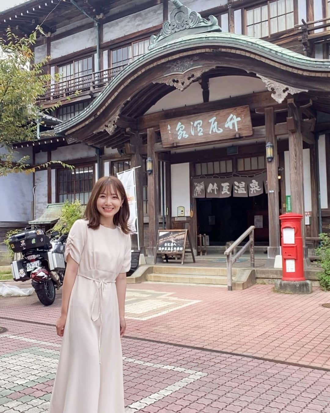 CBCテレビ アナウンス部さんのインスタグラム写真 - (CBCテレビ アナウンス部Instagram)「斉藤初音です。 先日、九州へ行ってきました。 温泉に入って身も心も癒され、 大自然に包まれてゆったり過ごすことができました🌿 たまには旅をして、 知らない町を歩くことも良い気分転換になりますね。 皆さんのリフレッシュ方法は何ですか？  さて、明日のチャントでは中継を担当します。 しっかり皆さんに情報をお伝えできるよう頑張ります！ ぜひご覧ください☺︎ #チャント」10月2日 18時07分 - cbc.announcer