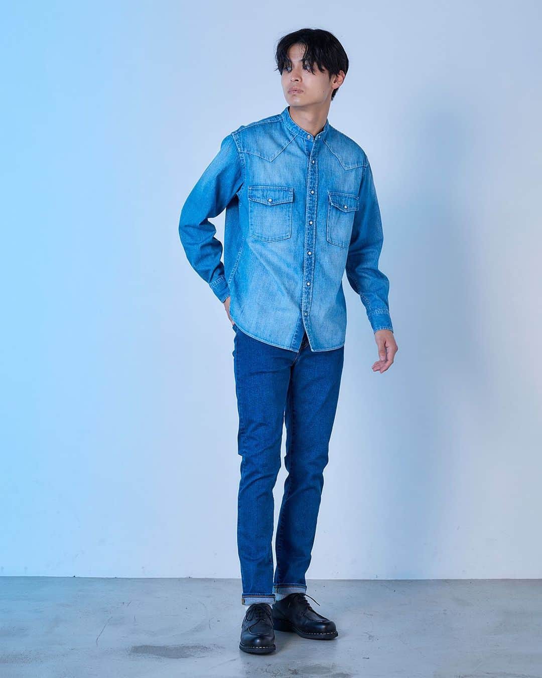 のインスタグラム：「.  JAPAN BLUE JEANS 2023 Autumn & Winter Collection  TOPS Band Collar Western Shirt  BOTTMS L29 Hyper Stretch Denim / Fade Cloar  その他　参考商品　  @denimlabo_web   #japanblue #japanbluejeans #kojima #Kurashiki #okayama #denim #jeans #indigo #aging #madeinjapan #madeinokayama  #ジャパンブルー  #ジャパンブルージーンズ #児島 #倉敷 #岡山 #日本製」