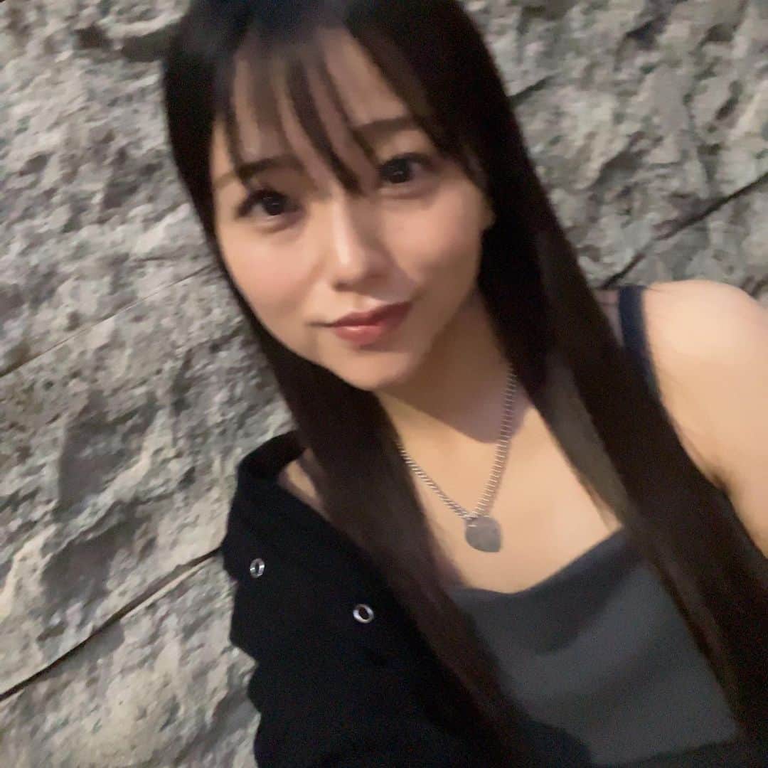 久田莉子のインスタグラム：「． 先日劇団☆新感線『天號星』を観てきました！ 映像をレンタルして観ては生で観ることに心を馳せていたのですごく嬉しい時間でした！ 内容もわかりやすくてもう殺陣が何よりも凄い！ 古田新太さんと早乙女太一さんの入れ替わったお芝居も素晴らしいすぎるし 終始笑いが絶えなかったです 1人で行ったから楽しさを隣の貴婦人と共有したくなるほど やっぱり舞台ってなくてはならないな！と改めて思いました☺︎ まだまだいろんなお芝居見たいし体感したいし座組に混ざりたい！ いろんなことを考えてる毎日ですけど 私のやりたいことを改めて再確認しました そのためには健康ですからね 会える時に万全の状態で 楽しい時間が過ごせますようにー！！ 私たちの秋が来たぞー！ 楽しい日々を送れますように！ ．」