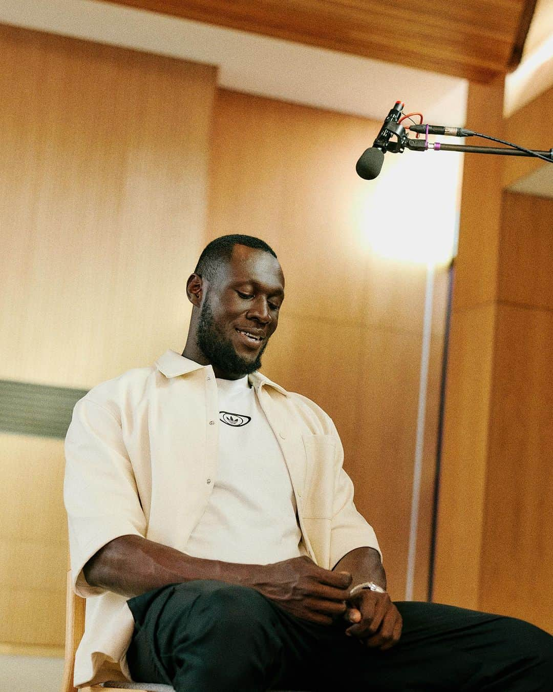 adidas UKさんのインスタグラム写真 - (adidas UKInstagram)「Behind the scenes with an Original @sirius.film @sirius.film x @stormzy x @adidasLondon #1000Originals #adidasOriginals」10月2日 18時05分 - adidaslondon