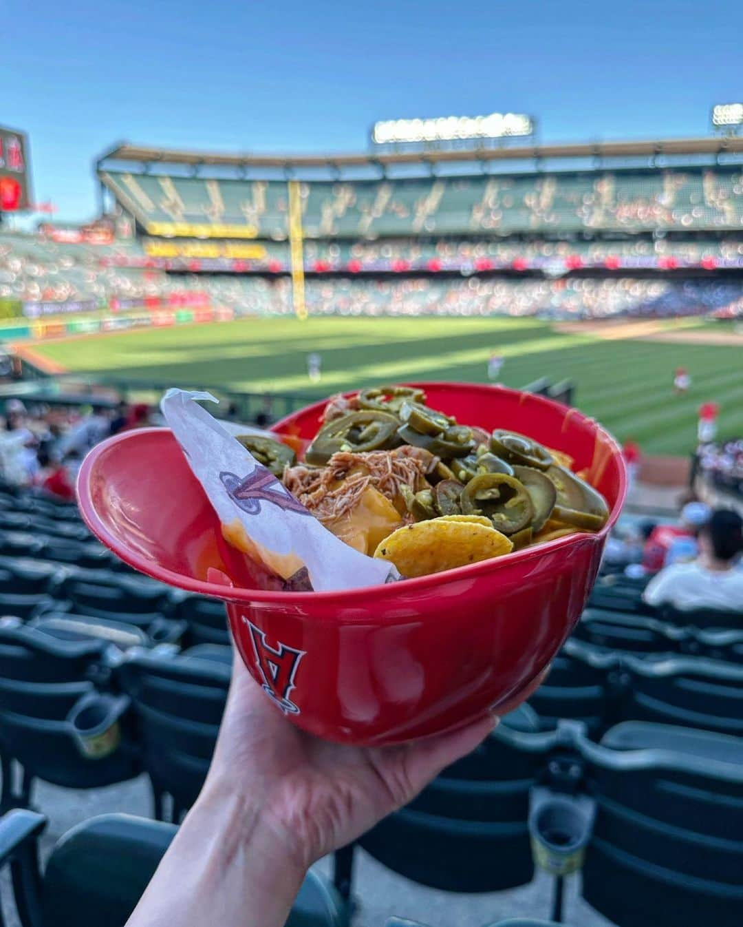 関根ささらさんのインスタグラム写真 - (関根ささらInstagram)「#letsgoangels ⚾️🔥❤️ . . . . ご一緒させていただいた、たむけんさんと、ユリサさんと♡  お二人とも初めましてのときからめちゃくちゃ親切にしてくださりLAいた時にとってもお世話になりました🥹🎈また会えるように日本で頑張ります！！！ . . . . #losangeles #losangelesangels #angels #shoheiohtani #大谷翔平 #エンゼルス #エンゼルスタジアム #angelstadium #ロサンゼルスエンゼルス #baseball #losangeles_city #ロサンゼルス旅行 #ロサンゼルス生活 #ロサンゼルス観光 #ロサンゼルス留学」10月2日 18時17分 - sasarasekine