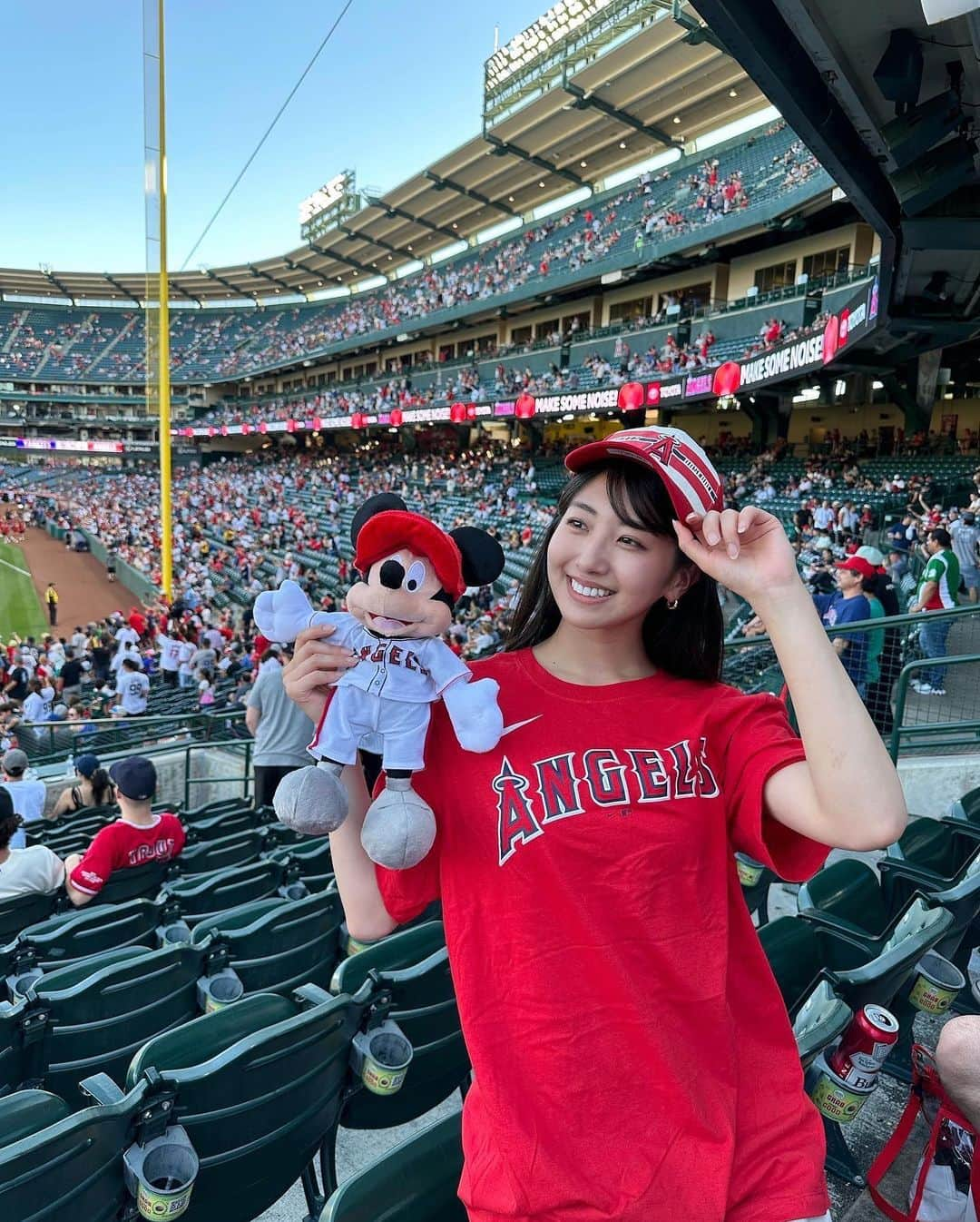 関根ささらさんのインスタグラム写真 - (関根ささらInstagram)「#letsgoangels ⚾️🔥❤️ . . . . ご一緒させていただいた、たむけんさんと、ユリサさんと♡  お二人とも初めましてのときからめちゃくちゃ親切にしてくださりLAいた時にとってもお世話になりました🥹🎈また会えるように日本で頑張ります！！！ . . . . #losangeles #losangelesangels #angels #shoheiohtani #大谷翔平 #エンゼルス #エンゼルスタジアム #angelstadium #ロサンゼルスエンゼルス #baseball #losangeles_city #ロサンゼルス旅行 #ロサンゼルス生活 #ロサンゼルス観光 #ロサンゼルス留学」10月2日 18時17分 - sasarasekine