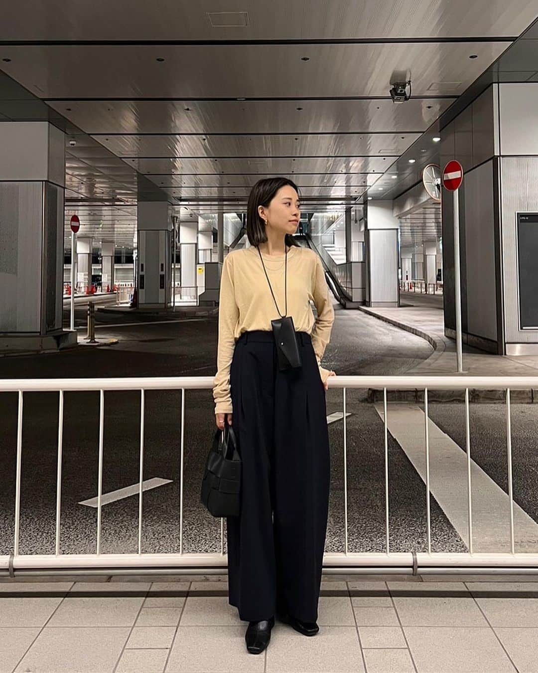 ETRÉ TOKYO ストアさんのインスタグラム写真 - (ETRÉ TOKYO ストアInstagram)「@etretokyo  【10/5 New Arrival】  ㅤㅤㅤ  #ETREダブルブレストコクーンコート IVORY / NAVY S.M size ¥49,500(tax in)  ㅤㅤㅤ ㅤㅤㅤ #ETREダブルブレストリバーロングコート BEIGE / GREY S.M size ¥46,200(tax in)  ㅤㅤㅤ ㅤㅤㅤ #ETREウエストアジャスタブルタックワイドパンツ GREY / NAVY / BROWN S.M size ¥29,700(tax in)  ㅤㅤㅤ ㅤㅤㅤ #ETREvネックルージーニットトップス NAVY / YELLOW F size ¥19,800(tax in)  ㅤㅤㅤ ㅤㅤㅤ #ETREパウダリーショートプルオーバー WHITE / BEIGE / CHARCOAL F size ¥9,900(tax in)  ㅤㅤㅤ ㅤㅤㅤ #ETREバルーンシルエットシャツカラートップス WHITE / BLUE F size ¥28,600(tax in)  ㅤㅤㅤ ㅤㅤㅤ #ETREサムホールリブニットプルオーバー WHITE / BLACK F size ¥19,800(tax in)  ㅤㅤㅤ ㅤㅤ - - - - - - - - - - - - - - - - - - - - - - - - - - - -  商品詳細はTOPページURLよりチェック🔍 ›› @etretokyo_store  ㅤㅤㅤ スタッフコーディネートも毎日更新中【 #etretokyo_staff_ootd 】をフォロー🐿️  TOPページの"フォロー中"から 気になるスタッフのアカウントをフォロー🤝  - - - - - - - - - - - - - - - - - - - - - - - - - - - - ⁡  ㅤㅤㅤ 【INFORMATION】 ⁡ ⁡ ※ 10/5(木)発売のアイテムは 10/6(金)12:00よりお在庫のある場合、ルミネカード会員様限定で店舗通販のご利用が可能です。 ⁡ ※お電話がつながりにくい可能性がございます。 ⁡ ※また混雑時には入場制限及び 試着点数の制限を設けさせて頂きます。 予めご了承ください。 ⁡ ⁡ ご理解、ご協力を賜りますよう 心よりお願い申し上げます。 ⁡ ⁡  ㅤㅤㅤ ㅤㅤㅤ 【LUMINE SHINJUKU STORE】 ETRÉ TOKYO ルミネ新宿2店 TEL：03-5989-0979 ー営業時間ー (平日、土日祝)11:00-21:00  ⁡ #etretokyo#etre#fashion#etretokyoshinjuku #2023etre#etretokyo_staff_ootd#2023aw #新作紹介 #秋服コーデ #スタッフスナップ#カジュアルファッション #ルミネ新宿2 #モノトーンファッション #シンプルファッション #秋物コーデ #ワイドパンツコーデ #タートルネック #シャツコーディネート #オトナカジュアルコーデ #ロングコートコーデ」10月2日 18時13分 - etretokyo_store