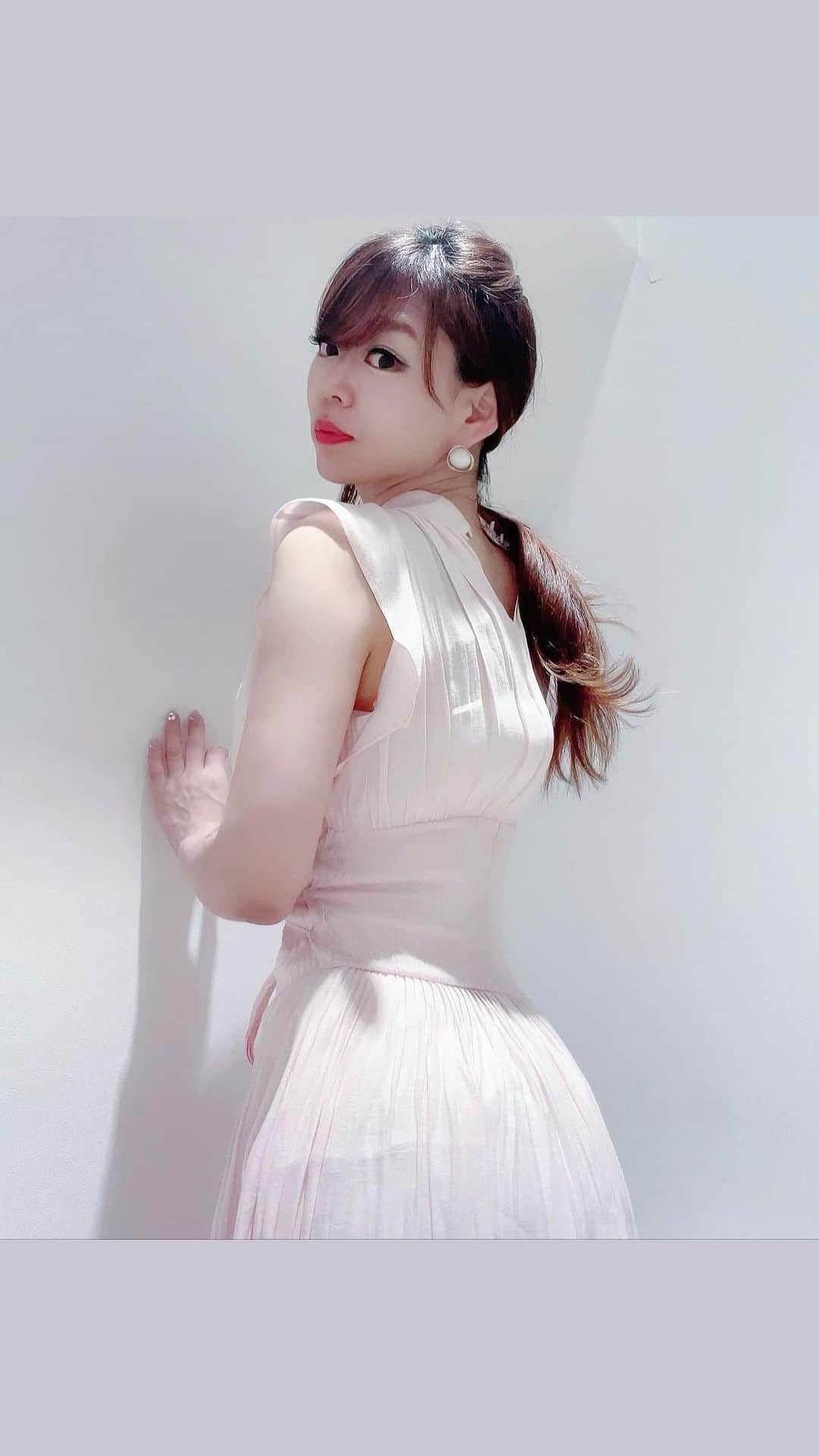 柴田幸子のインスタグラム：「👗 ・ ・」