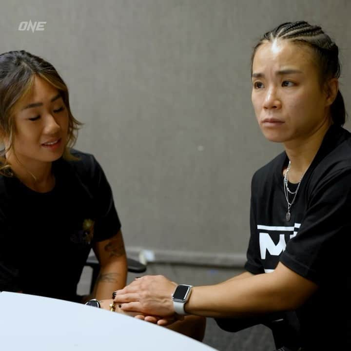 ハム・ソヒのインスタグラム：「#ONEFightNight14 試合前日の舞台裏🎥 🗣アンジェラが復帰すると思っていた  アンジェラ・リーがメインイベントを戦うハム・ソヒ🇰🇷にも、自身の「現役引退発表」について事前に告白。  @angelaleemma @ham.zzang #ONEチャンピオンシップ #総合格闘技」