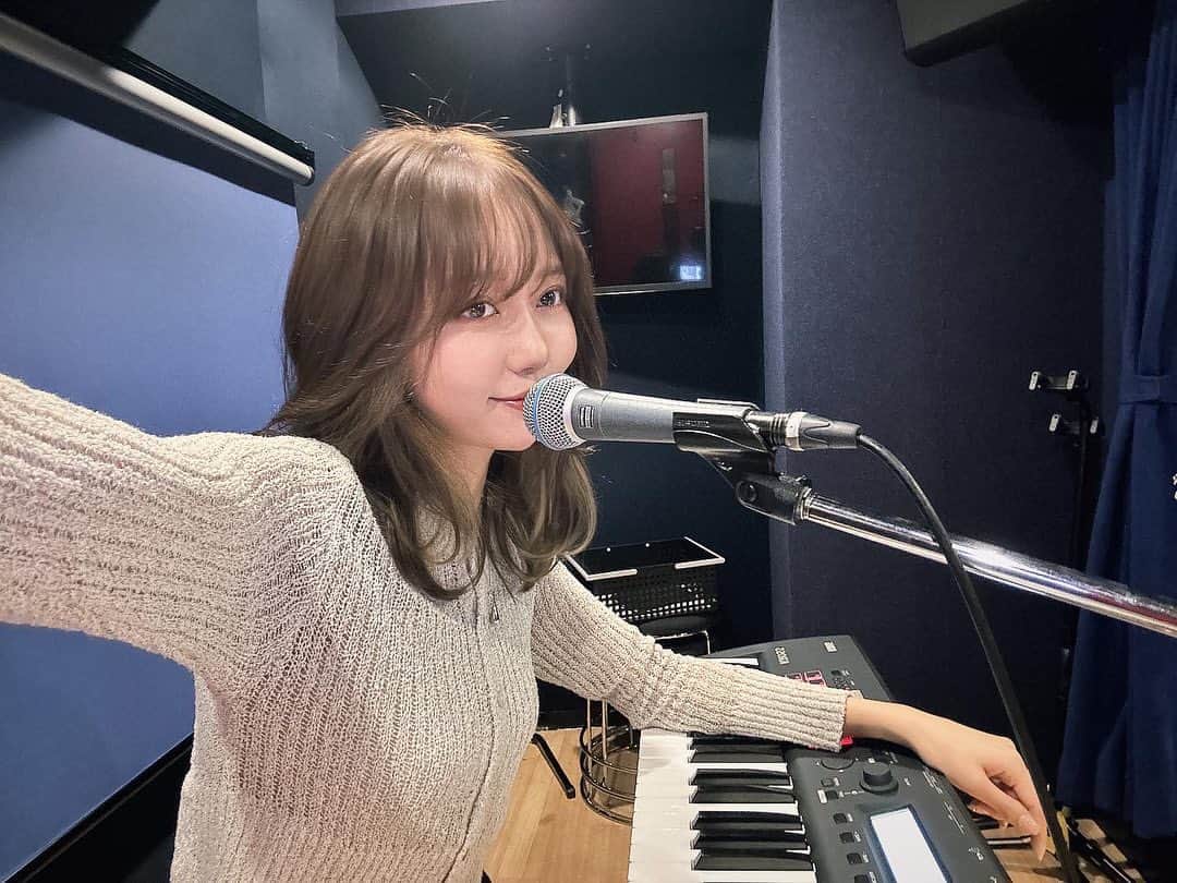野島樺乃のインスタグラム：「私にとって幸せな時間🎧」