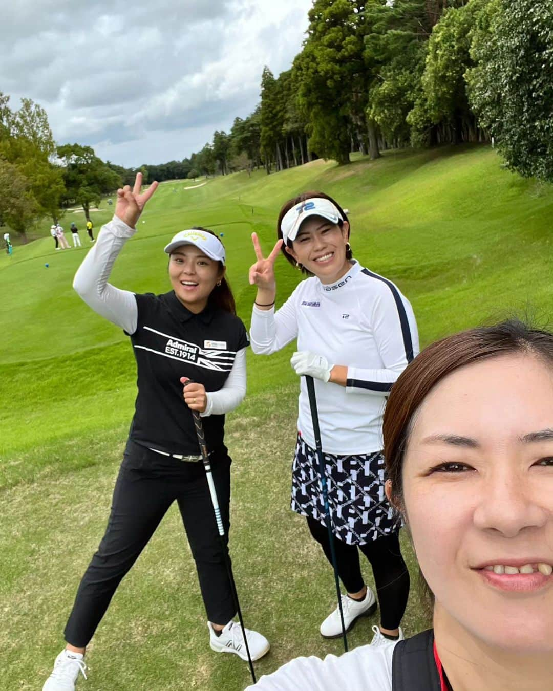 竹末裕美さんのインスタグラム写真 - (竹末裕美Instagram)「先日の土曜日は、リリカラさんのプロアマ⛳ 立野クラシックゴルフクラブでした！ @chanyukii 　いつもアテンドありがとうございます😊 本当に、楽しいお客様ばかりでした😊  @mikadokanemiaya  ありがとう！！  #ゴルフ#ゴルファー#女子プロゴルファー#プロゴルファー#立野クラシックゴルフ倶楽部#プロアマ#アテンド#リリカラ#ロサーセン#ウェア」10月2日 18時28分 - hiromitakesue