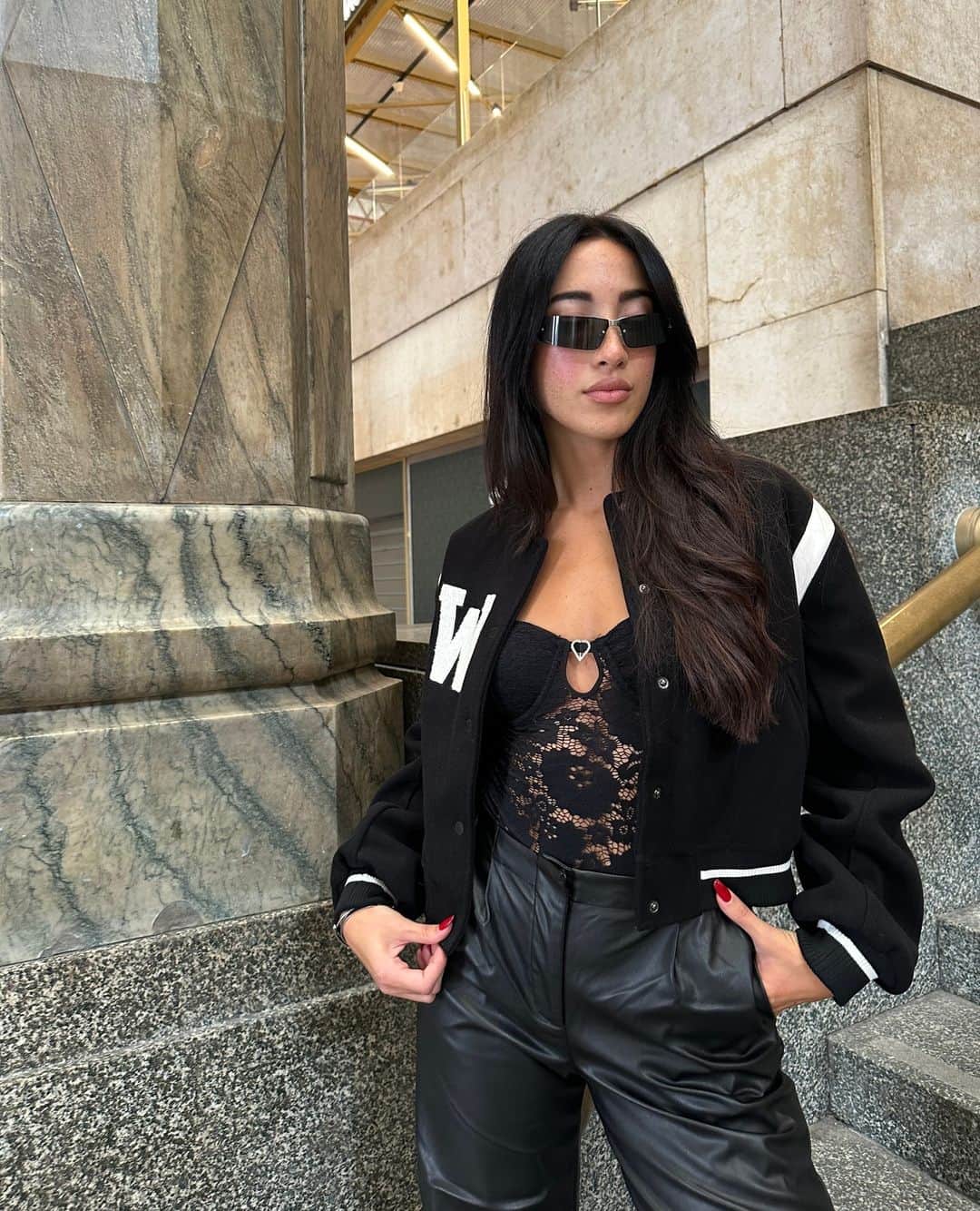 TALLY WEiJLさんのインスタグラム写真 - (TALLY WEiJLInstagram)「The weekend might be over but that doesn't mean we can't plan next weekend's going out look. Babe @federicapace__ is looking Totally Unstoppable in this all-black-outfit 🖤 ⁠ ⁠ Jacket 🔎 639870 / SJAPEPAINT-BLKWHI001⁠ Bodysuit 🔎 645680 / SBOPALICEU-BLK001⁠ Parachutes 🔎 643088 / SPAPUCHUTI-BLK001」10月2日 18時30分 - tally_weijl