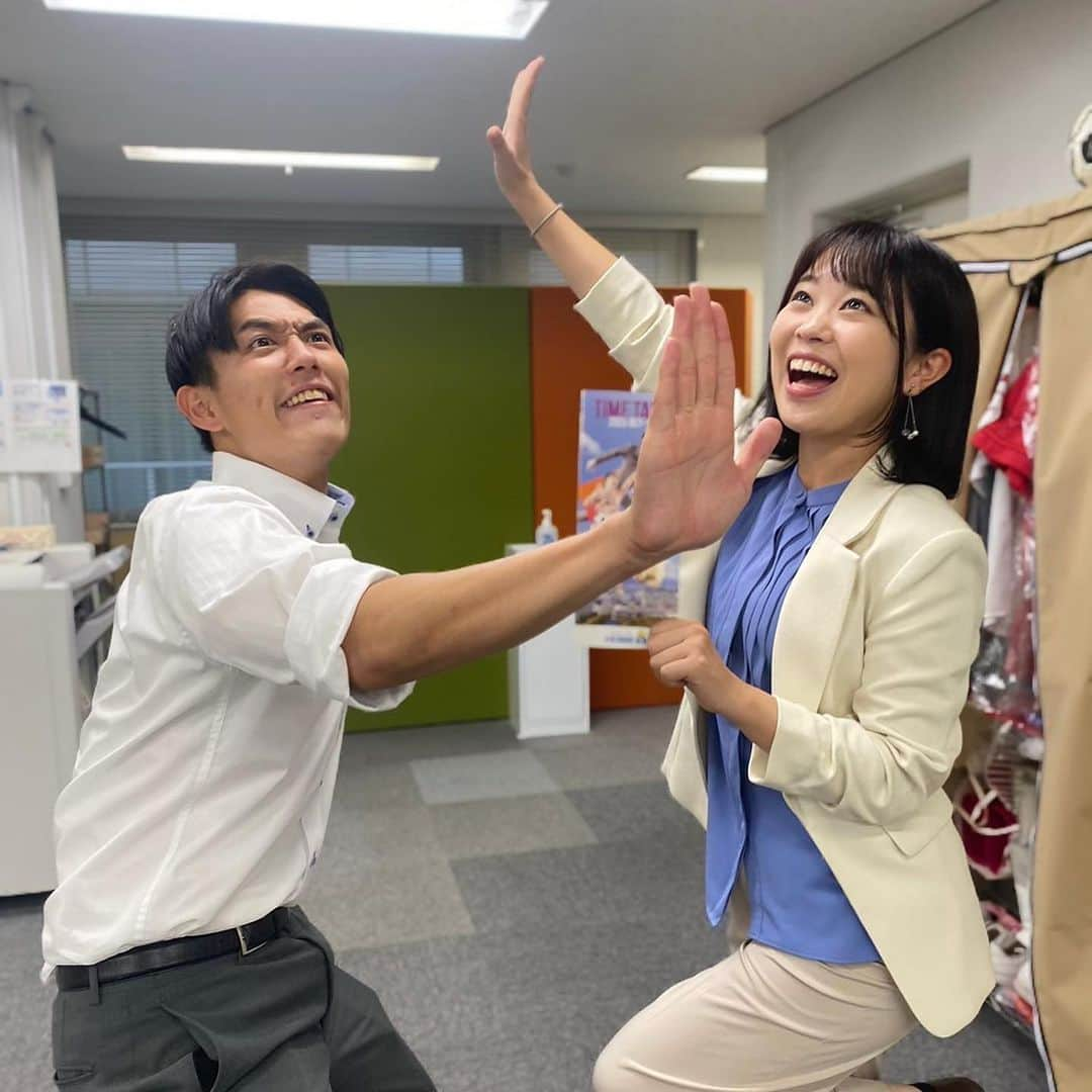 広島ホームテレビ「HOME NEXT neo」さんのインスタグラム写真 - (広島ホームテレビ「HOME NEXT neo」Instagram)「10月スタート！ 今年度折り返しですね！ 上を向いて、前向きにいきましょー✨  入社して半年が経った 新人瀬賀アナ、岡本アナ、野村アナが 10月のHOMEタイムテーブルの表紙に🍋✨ 頑張ってジャンプして撮影していました笑  鯉城タクシーや県内様々なところで配布中！ 「ピタニュー！」新コーナーについても掲載されていますので ぜひ手に取ってみてくださいね💛  #10月スタート #タイムテーブル #番組表 #新人アナウンサー #ピタニュー #広島 #ホームテレビ」10月2日 18時38分 - home.announcers