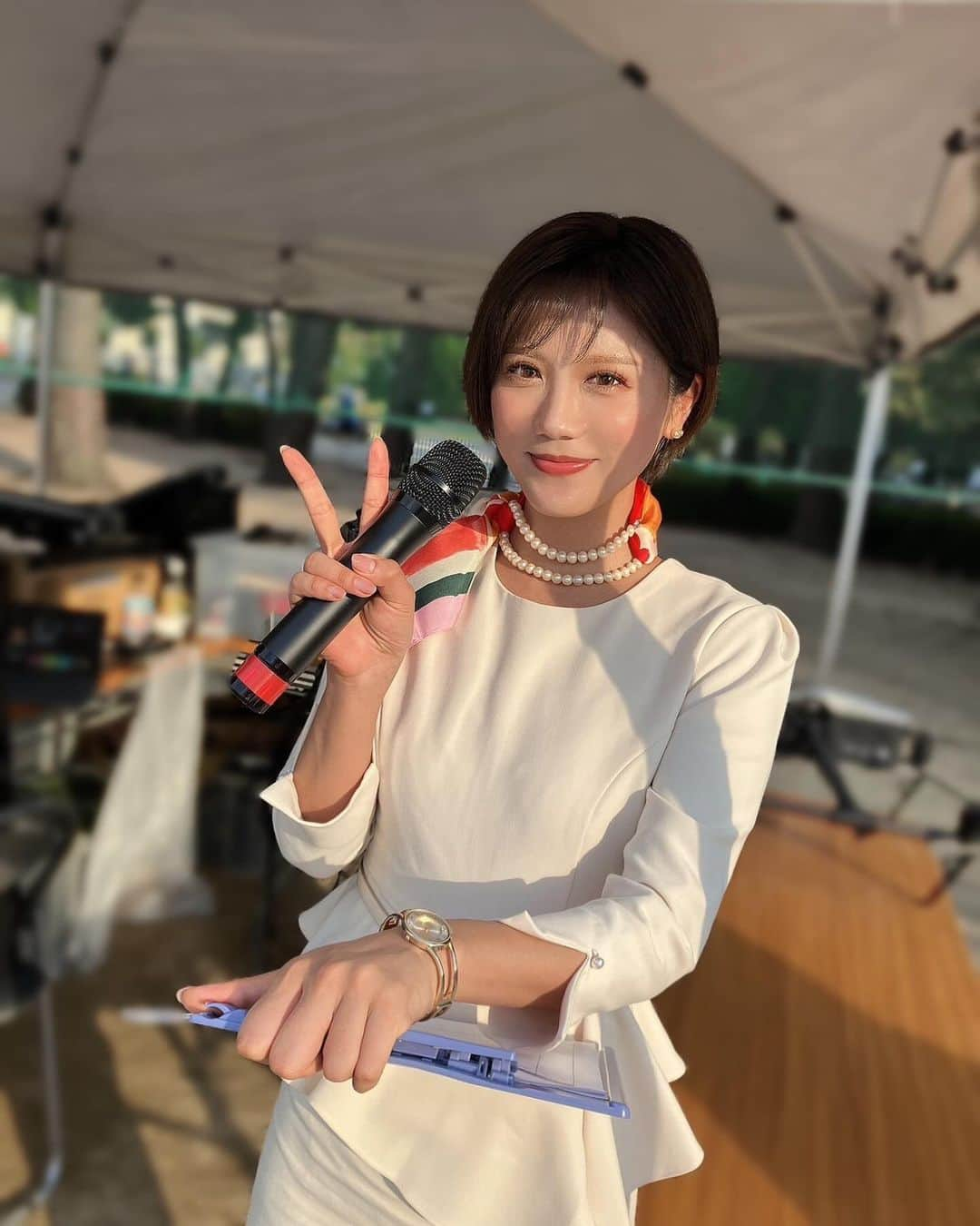 海江田麻貴さんのインスタグラム写真 - (海江田麻貴Instagram)「ㅤㅤㅤㅤㅤ  ㅤㅤㅤㅤㅤ 10月1日(日) @豊中市立芸術文化センター 2023年度大阪ブロック大会豊中大会 『Play the Dream 　　 〜飛び立て！誰もが夢を奏でる世界都市大阪へ〜』 ㅤㅤㅤㅤㅤㅤㅤㅤㅤㅤㅤㅤㅤㅤㅤㅤㅤㅤㅤㅤ  ㅤㅤㅤㅤㅤ屋外ステージ・ホールでの式典 司会を務めさせて頂きました🎤🗣️ 一日有難う御座いました😊  ㅤㅤㅤㅤㅤ パフォーマンスステージのMC中に盛り上げてくださったり、 こちらの問いかけにとってもノリよく答えてくださったり、 会場の皆様が本当に温かくて有り難かったです🥹✨ 炭火焼鳥専門 蔦、らー麺酒場 あっ。の皆様も有難うございました🥰  ㅤㅤㅤㅤㅤ 前日からとても緊張して当日を迎えたのですが🥲... 終始楽しく務めさせて頂けて、運営の皆様に感謝で一杯です💐  ㅤㅤㅤㅤㅤ ベリーグッドマンさんのLIVEもMCの間で観覧させて頂けて、 とっっっっても楽しかったです😆🤍！！ ライオン大好きなので生歌で聴けて感激でした....🥹✨  ㅤㅤㅤㅤㅤ 沢山学ばせて頂いて、素敵な一日になりました☺️ もっと上手くなりたいと思いましたし、 司会のお仕事がさらに好きになりました✨ 素敵な機会を本当にありがとうございました🌼  ㅤㅤㅤㅤㅤ  ㅤㅤㅤㅤㅤ  ㅤㅤㅤㅤㅤ  ㅤㅤㅤㅤㅤ#JCI #一般社団法人青年会議所 #イベント #司会 #イベント司会 #タレント #フリーアナウンサー #豊中 #豊中市 #japanesegirl #日本女孩」10月2日 18時38分 - _makiii0924_