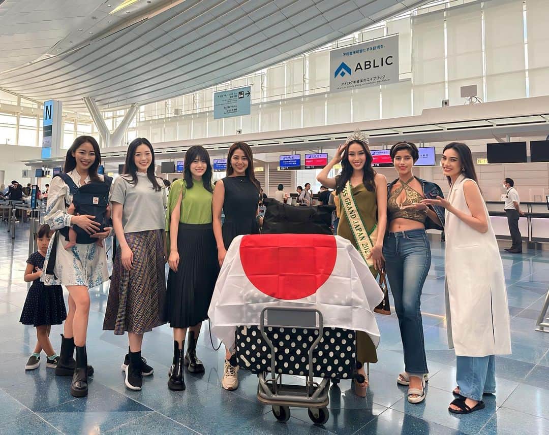 吉井絵梨子のインスタグラム：「It’s time for @missgrandinternational 👑🇻🇳  Our queen Yayoi @_____yayoi_____ is on her way to get Hanoi, Vietnam. See you soon Grand family 🫶  日本代表の町田弥生が、ミス・グランド・インターナショナル2023世界大会出場のため、ベトナムへ出発致しました。 世界大会ファイナルは、10月25日に、ベトナムのホーチミンにて開催されます。 ファイナルまで、水着審査、ナショナルコスチューム審査、SNS投票、面接などなど…様々な審査が行われます。  応援のほどどうぞよろしくお願い致します。  Gooo Japan!!!!!  #MGI2023 #AliveVietnam #Staynex #CollagenElasten .  #MGI #GrandExperiences #MissGrandInternational #MissGrandInternational2023  #WeAreGRANDthe1andOnly #MissGrandJapan #ミスグランドジャパン #ミスグランドインターナショナル」
