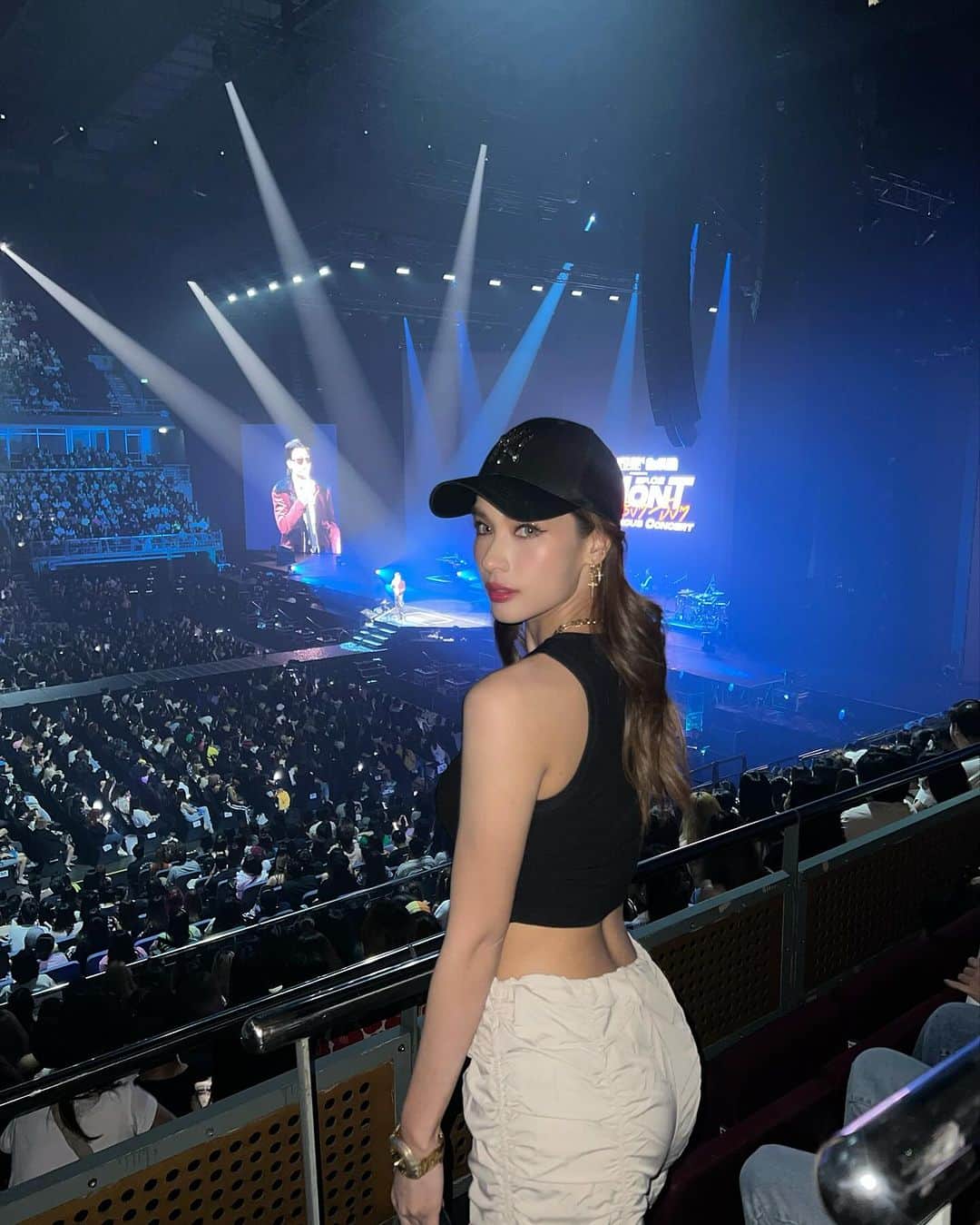 のインスタグラム：「Hello October☺️ #nontep02จริงๆจังๆconcert」