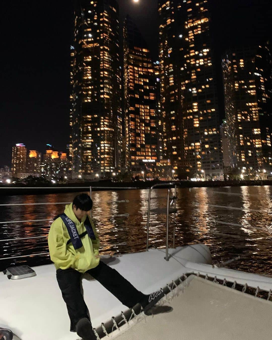 ソンハクさんのインスタグラム写真 - (ソンハクInstagram)「#부산 #요트 🛥️」10月2日 19時00分 - xxhakx