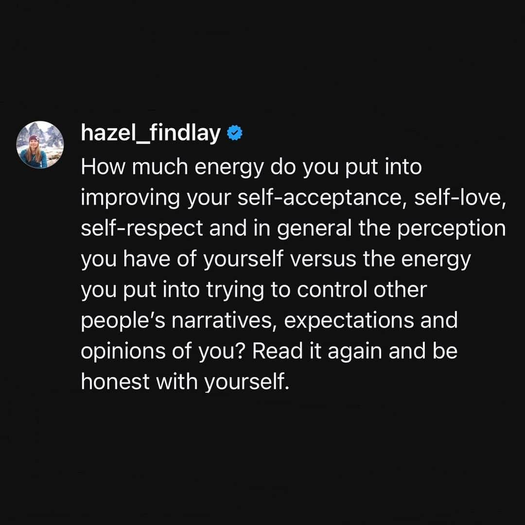 ヘイゼル・フィンドレーのインスタグラム：「I’ve started sharing my musings more through the Strong Mind newsletter and Threads and I thought I’d share them here too. I’m a big fan of thought-provoking insights and reflective questions and I’m building confidence around sharing more of my own.   Whenever you read questions or insights along these lines, check in with yourself. What comes up for you? Do you find them frustrating, do they trigger an uncomfortable emotional response? Or do you shut down and close up? Or does something light up in you? Is there an ‘aha’ moment?   Many of these sorts of questions require a certain capacity for self-awareness, self-reflection and an interest in self improvement. If you find yourself disinclined to engage with these sorts of questions, ask yourself why that is?   With love… ❤️   @strongmind.climbing #mentalhealth #climbingmindset #strongmind」