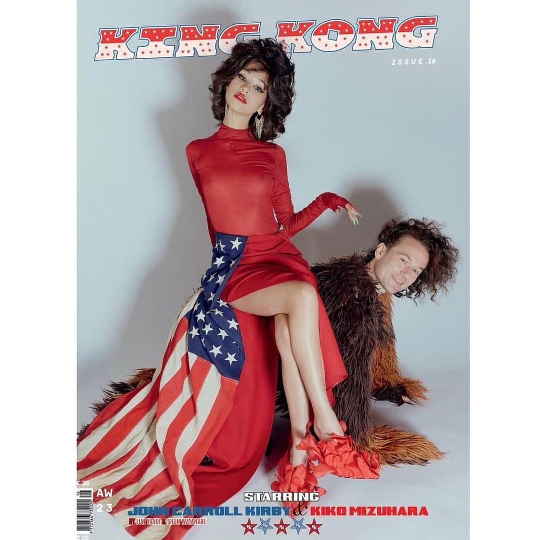 白石理絵のインスタグラム：「Cover story @kingkongmagazine  Starring   ❤️‍🔥 @johncarrollkirby &  @i_am_kiko ❤️‍🔥  Photo @junyasui  Styling @shun_watanabe  Hair  @yu__nagatomo  Video @kee.yamada  Location @christmas_tei @kennys_irishpub Make up @rieshiraishi1220」