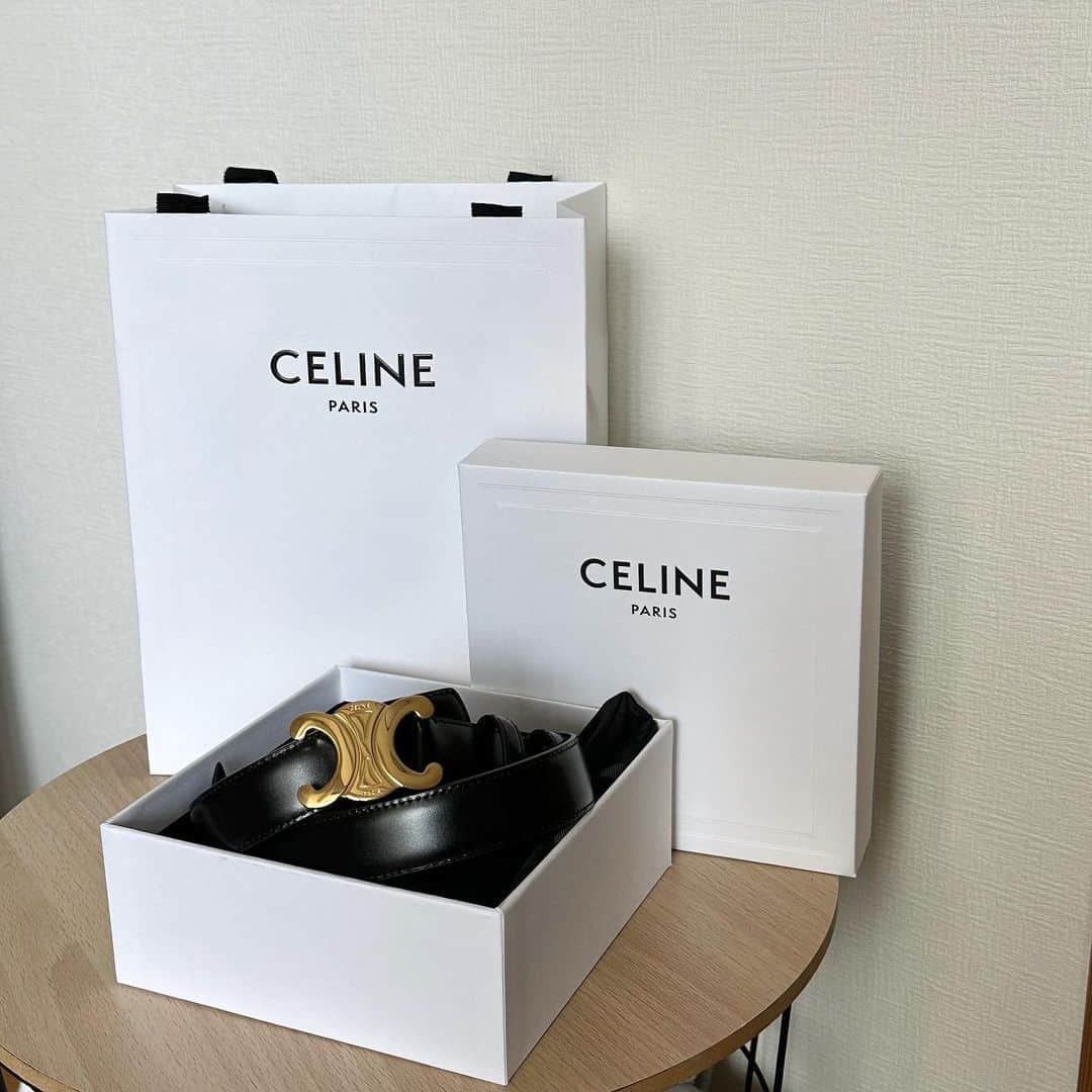 marikoのインスタグラム：「＊ . ⋆⸜ᵀᴴᴬᴺᴷ ᵞᴼᵁ⸝⋆  my birthday░ཽ𓈒𓏸˖*  . ＊ #celine#birthday#birthdaypresent#セリーヌベルト#セリーヌ」