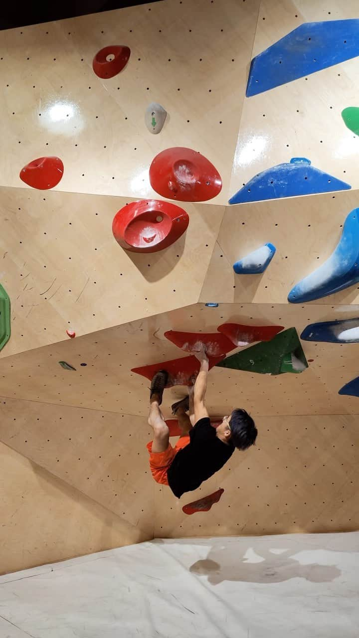 渡邉海人のインスタグラム：「@kaito_8611 with zero gravity 🚀 . . . #agholds #climbingholds #routesetting #climbinggym #climber #bouldering #dyno #routesetter #antigravity」