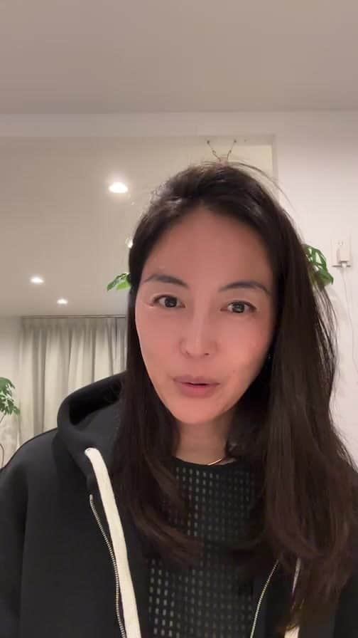 鈴木六夏のインスタグラム：「お台所からLIVE。」