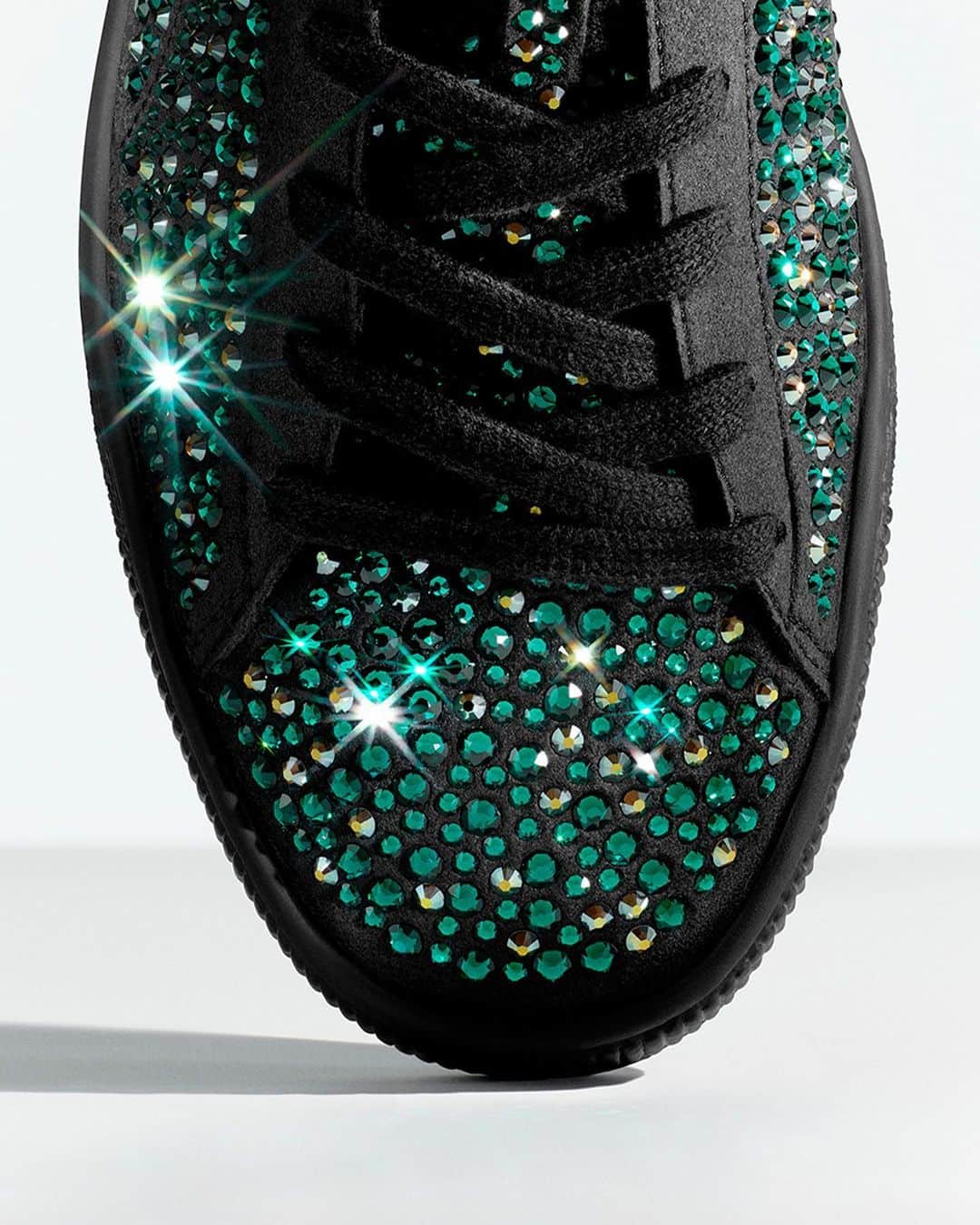 SWAROVSKIさんのインスタグラム写真 - (SWAROVSKIInstagram)「Swarovski Creators Lab collaborates with PUMA on two limited edition designs to celebrate its 75th anniversary. The Suede shoe, a PUMA signature, is reimagined with archive green Swarovski crystals, brilliantly faceted to catch the light with every step. Exclusively available online, and in select Swarovski stores.  #Swarovski #SwarovskiCreatorsLab #Puma​」10月2日 19時07分 - swarovski