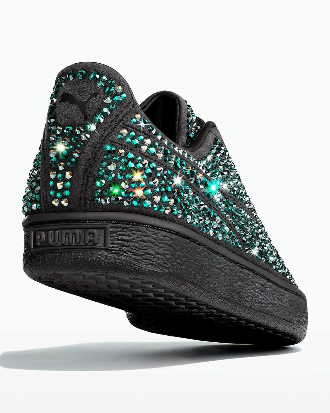 SWAROVSKIさんのインスタグラム写真 - (SWAROVSKIInstagram)「Swarovski Creators Lab collaborates with PUMA on two limited edition designs to celebrate its 75th anniversary. The Suede shoe, a PUMA signature, is reimagined with archive green Swarovski crystals, brilliantly faceted to catch the light with every step. Exclusively available online, and in select Swarovski stores.  #Swarovski #SwarovskiCreatorsLab #Puma​」10月2日 19時07分 - swarovski