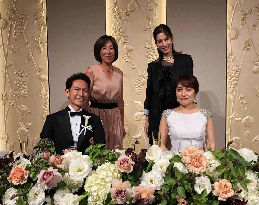 佐藤弥生さんのインスタグラム写真 - (佐藤弥生Instagram)「👰‍♀️ みぽりん♥️おめでとうございます✨✨✨  いつも可愛いけど、美しさが眩しかった✨✨✨ 久しぶりに皆さんにお会い出来て、こんな素敵な会に参加出来て本当に楽しかったです♥️ 会えない時間が長かったけど、皆んな変わらずでした😆 コレを機にまた会えます様に✨✨✨ #weddingparty#congratulations#♥️#ライターの見学さん#ラジオ好きなので出水アナとも」10月2日 19時10分 - yayoyayo_s