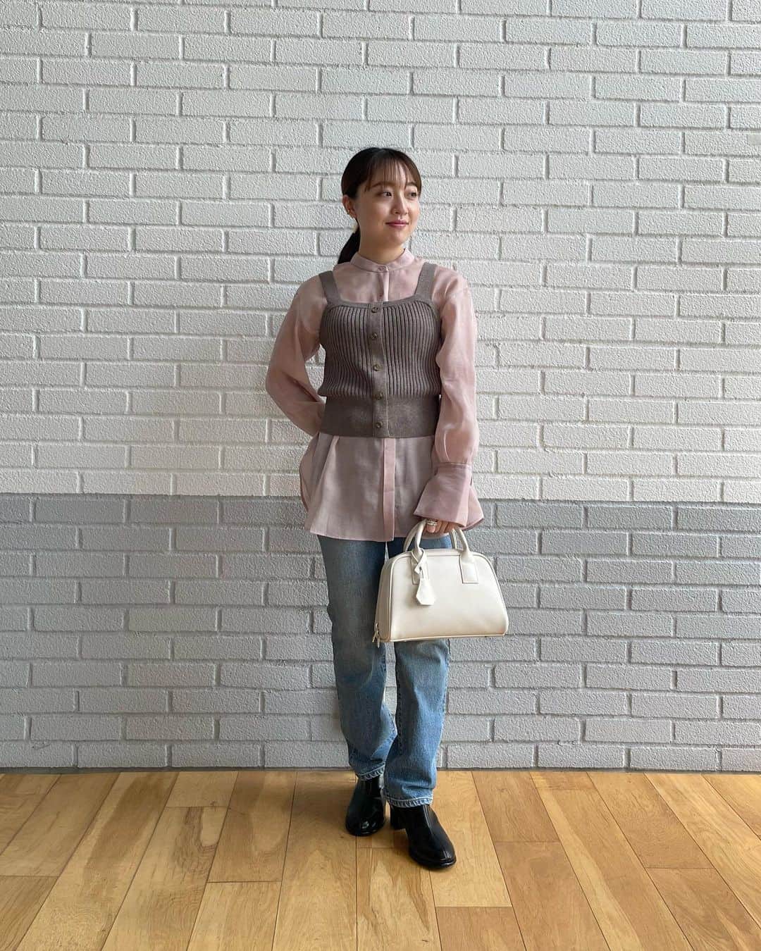 green label relaxing 自由が丘店さんのインスタグラム写真 - (green label relaxing 自由が丘店Instagram)「【WOMEN】秋冬の新作アイテムを着用した自由が丘店スタッフのスタイリングをご紹介！🍂  10月に入り、ようやく過ごしやすい気候になってまいりました。秋のお洋服選びに、ぜひご参考にされてください。  🔗 https://store.united-arrows.co.jp/staff/list/?shop_code=GL0501&so=NEW  こちらのリンクより自由が丘店スタッフのスタイリングをご覧いただけます。  ※在庫状況などご質問等ございましたら、自由が丘店までお問い合わせください。  ■自由が丘店営業時間 11:00〜20:00 ☎︎ 03-5731-8531 　 ■駐車場サービス お買い上げ金額に応じて以下ご利用いただけます。 場所【自由が丘南口有料駐車場】 > ¥5,000(税込)以上　30分チケット1枚 > ¥10,000(税込)以上　　30分チケット2枚  #greenlabelrelaxing  #unitedarrows  #グリーンレーベルリラクシング #ユナイテッドアローズ #自由が丘 #jiyugaoka #新作コーデ #秋コーデ #秋物コーデ #おでかけコーデ #オフィスカジュアル #23aw」10月2日 19時12分 - glr_jiyugaoka