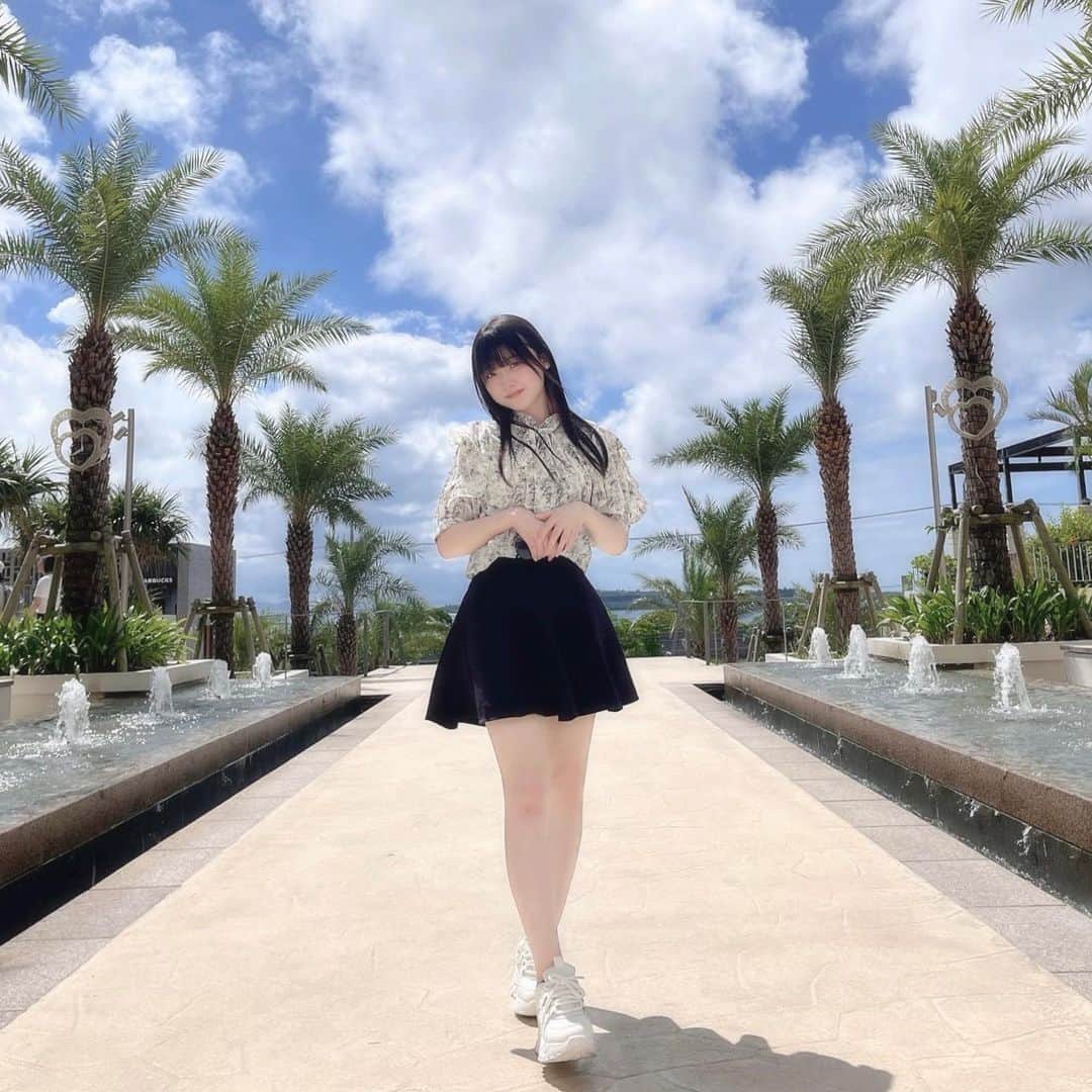 歩花のインスタグラム：「おきなわ！ 全身！！ひさしぶり！？  #沖縄 #hether #プチプラコーデ #モノトーン #モノトーンコーデ」