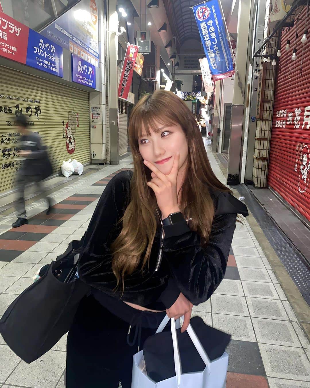 石田優美のインスタグラム：「難波の街🐆♡  #大阪 #難波」
