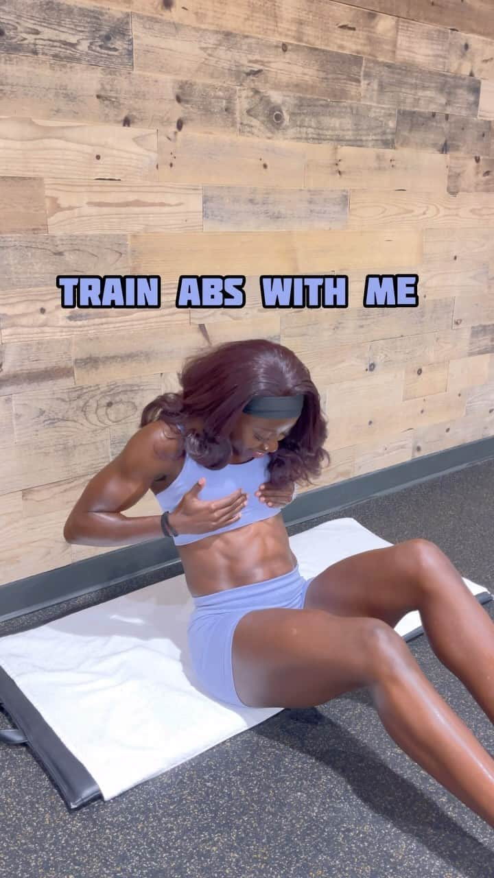 デズリー・ヘンリーのインスタグラム：「Now you can’t say I’m not sharing my ab secrets 🔥  [Save & Share for now and later 💪🏿]   Give this ab workout a try at the end of your session OR even at home! There’s no equipment needed so no excuses 😉   3 sets with 10 reps will definitely get those abs and core working!! 🔥🔥  - Double leg push outs  - Lateral knee to elbow  - Single leg V-Sits - Moving plank  - Lateral Straight leg lifts  - Slow double leg push outs   Let me know how it goes! 💪🏿  #Mondaymotivation #Potd #Ootd #Bhfyp #CoreStrength #AbsWorkout #fitness #training #sport #workout #fitfam #motivation #Fitness #Bhfyp #AbsWorkout #Abs #CoreStrength #Explosive#Fitnessinspo」