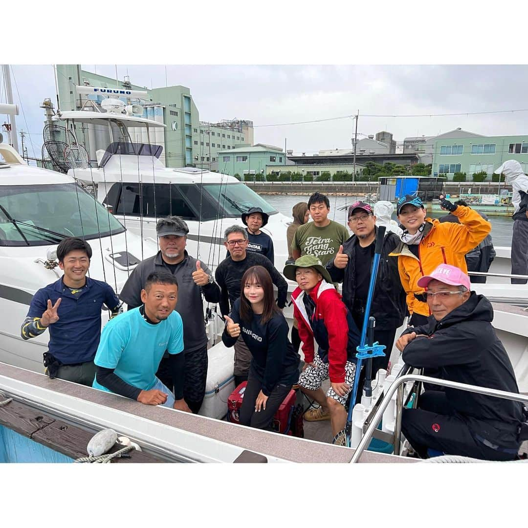 伊賀愛優菜さんのインスタグラム写真 - (伊賀愛優菜Instagram)「･ 10/1  「  2023 SHIMANO OCEA  JIGGING CUP in 紀北 」 ･ 昨日は、SHIMANOの大会でした！ ゲストで参加させて頂きました😊✨️ ･ そして、今回は 青物（ブリ、ヒラマサ、カンパチ） 1匹の長寸で勝敗（サワラは除く）でした！ ･ 他にも レディース賞、早掛け賞、サワラ賞 グッドフォト賞、ラッキー賞(抽選)がありました☺️ 入賞された方、おめでとうございます✨️ ･ 私はOcean Battleさんに乗船！🌊 1日スタッフでした🙆‍♀️ 一緒に乗船された方々、船長ありがとうございました！ ･ そして、大会に参加してくださった皆様 船長さん、スタッフの皆様、ゲストの方々 本当にありがとうございました🙇‍♂️ ･ #shimano #シマノ #23オシア紀北 #オシア #オーシャンスター #オーシャンバトル #サウス #シーライド #塩ちゃん #剣TSURUGI #バグース  #ヒットラッシュ #火遠理丸」10月2日 19時20分 - ayugram_125