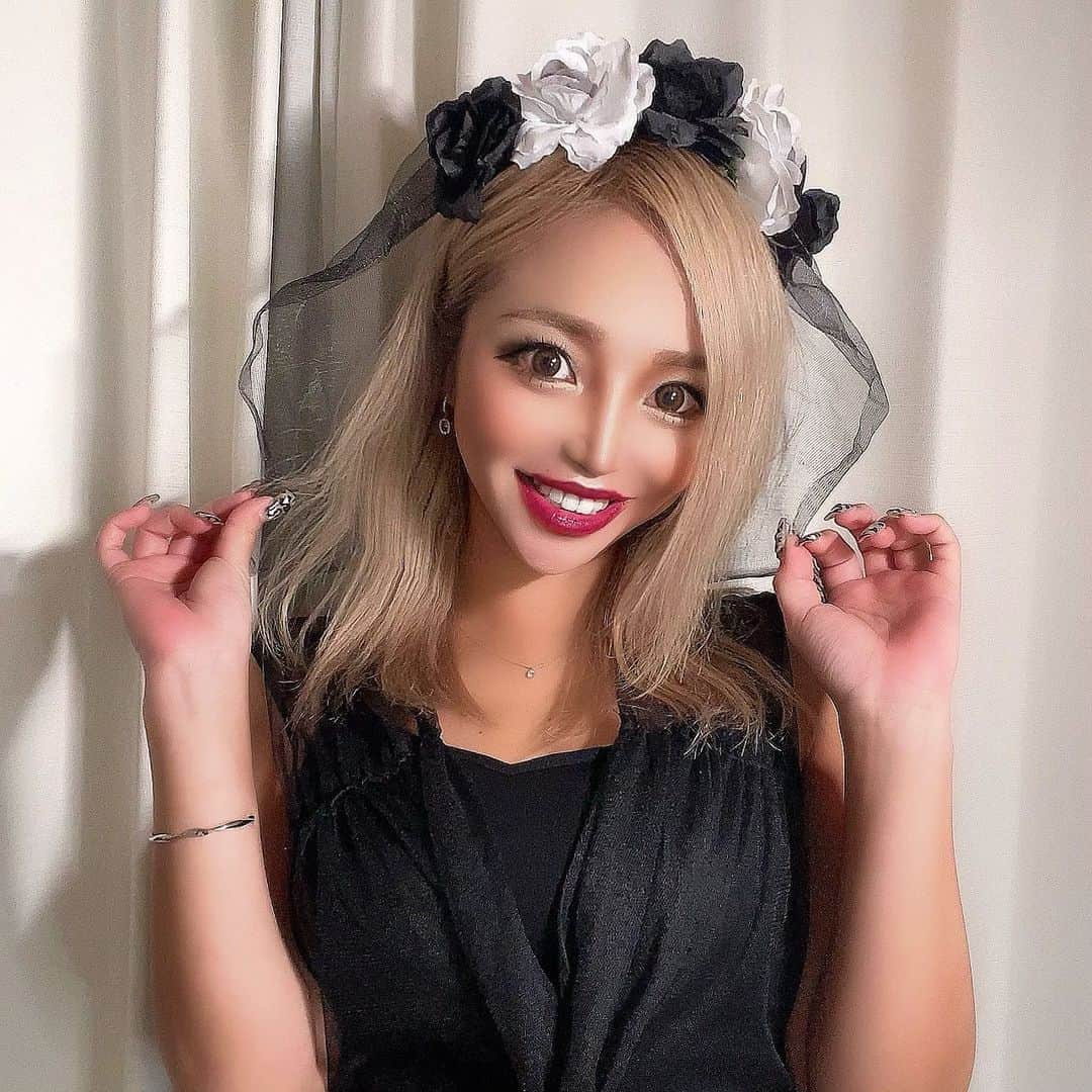 MII MAMAのインスタグラム：「. . . 早めのはろうぃん🎃🖤🤍  —————————————— 🔎White Style mi mama 良かったらチャンネル登録お願いします🙇🏽‍♀️ #YouTube#ユーチューバー#主婦ユーチューバー#MIIMAMA#チャンネル登録お願いします#2児ママ#年子ママ#ギャルママ#ぎゃるまま#アラサーママ#アラサー#30代#30代ママ#ホワイトインテリア#モノトーンインテリア#シンプルな暮らし#収納#ホワイト収納#イチナナ#イチナナライバー#専属ライバー#主婦ライバー#17LIVE#主婦YouTuber#ママYouTuber#ママライバー#幼稚園ママ#小学生ママ」